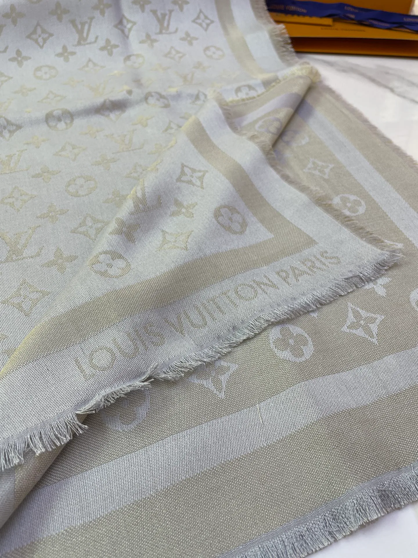 Scarves LOUIS VUITTON 17898732