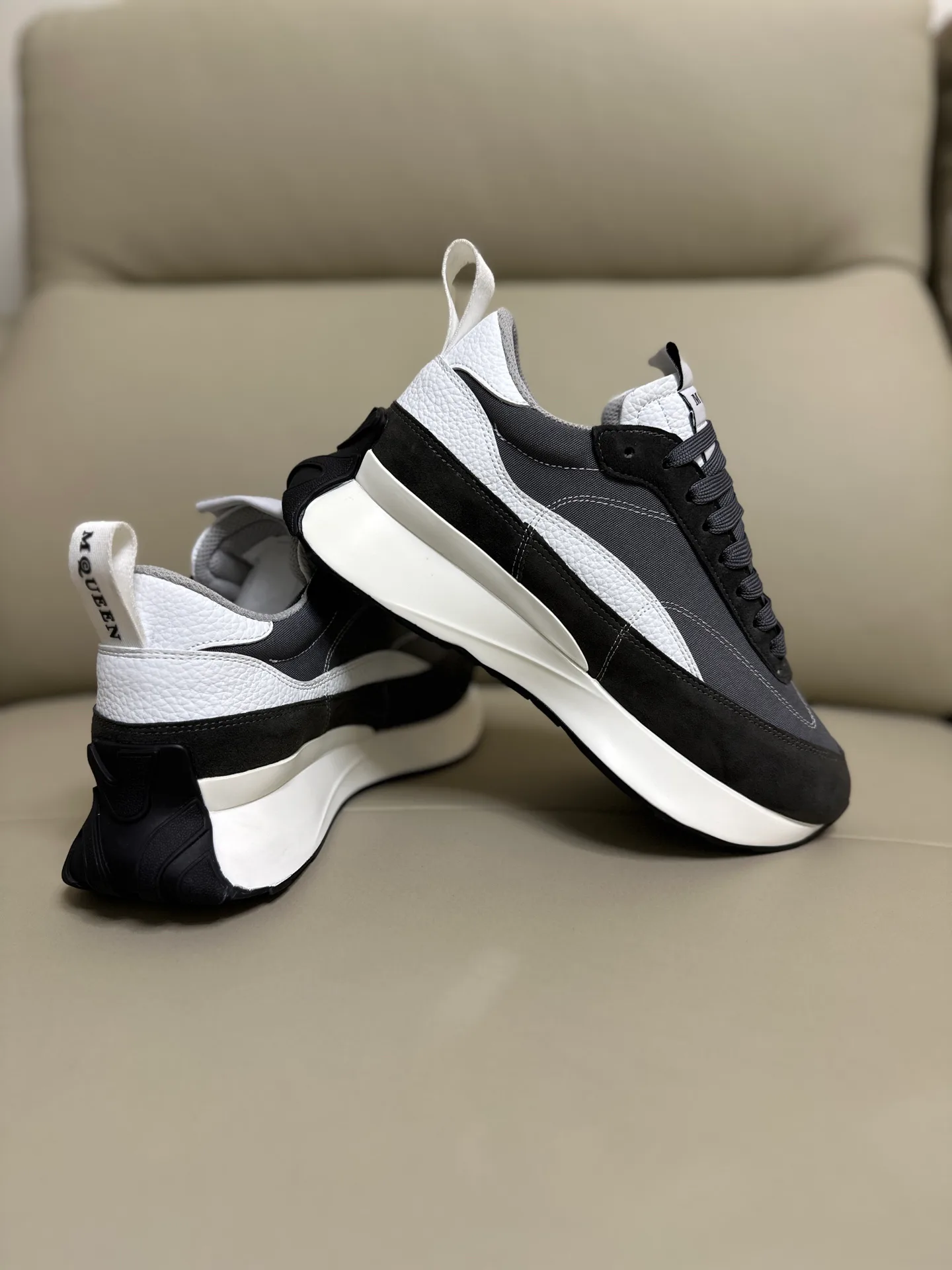 Кроссовки Женские Alexander Mcqueen 18616745