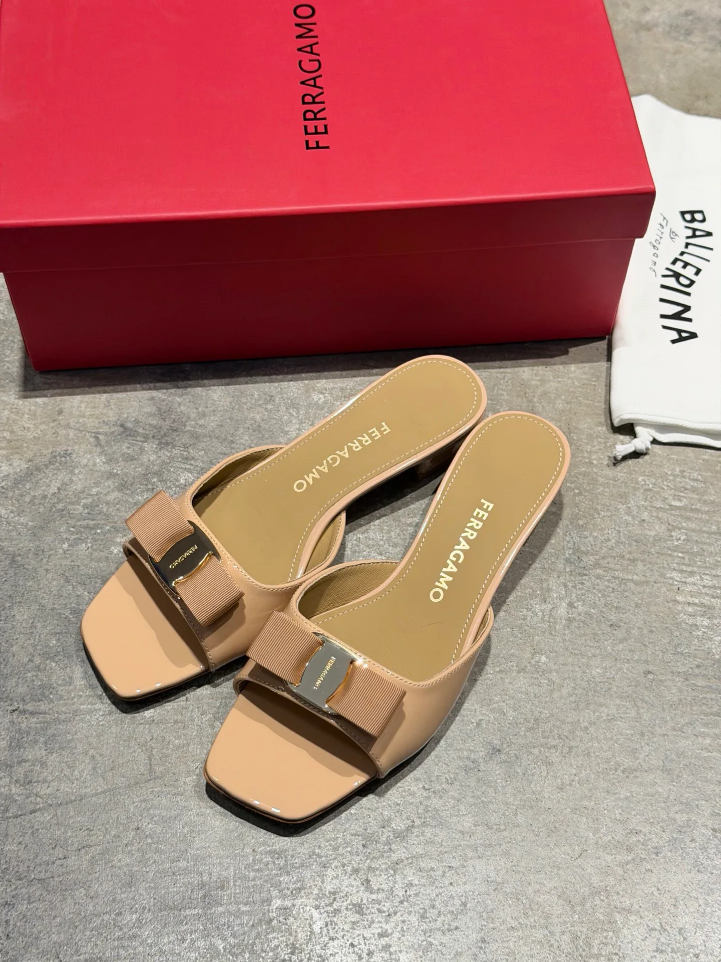 Women's Open-Toe Sandals SALVATORE FERRAGAMO 17642569