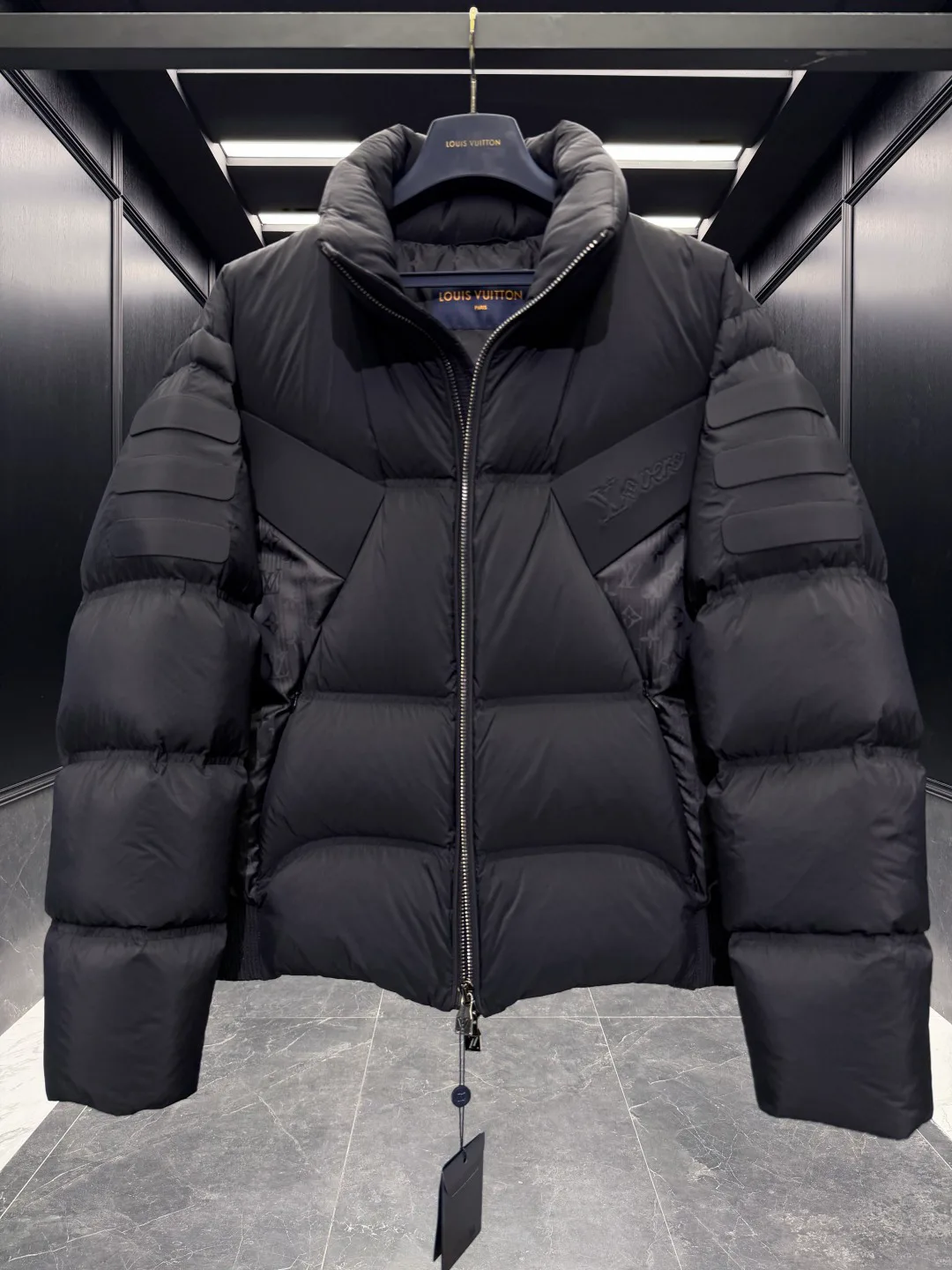 Men's Jackets And Down Jackets LOUIS VUITTON 17091326