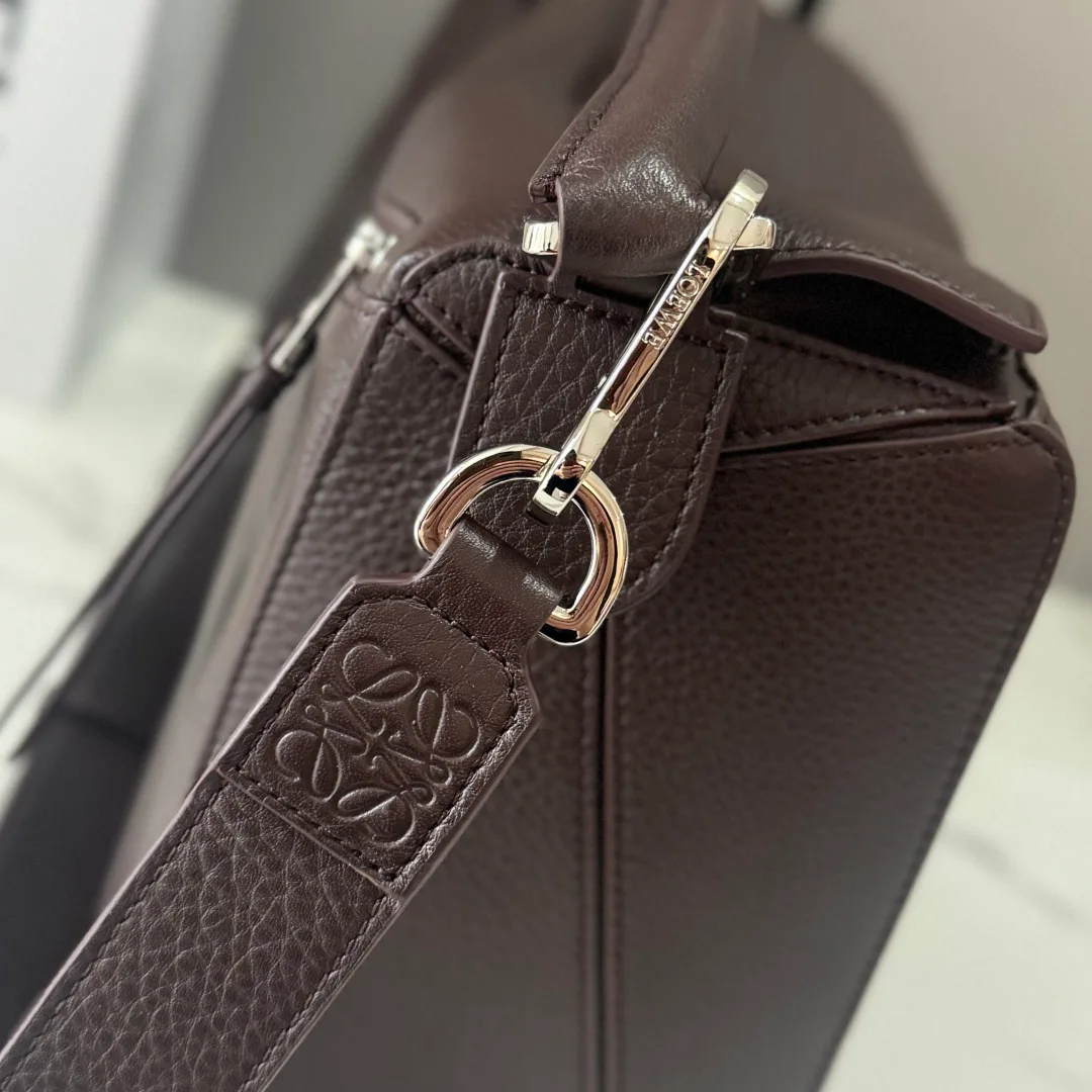 Women's Classic Handbags LOEWE 18030339