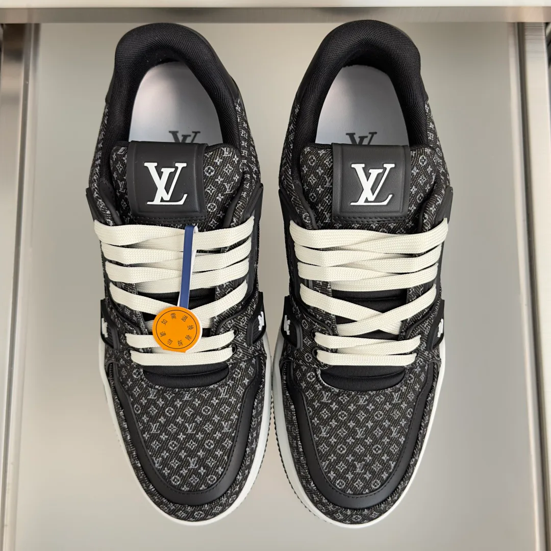 Men's Sneakers LOUIS VUITTON 18092951