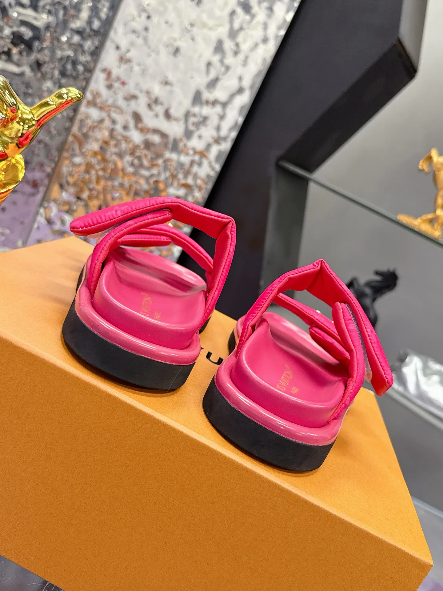 Women's Flip-Flops LOUIS VUITTON 17530460