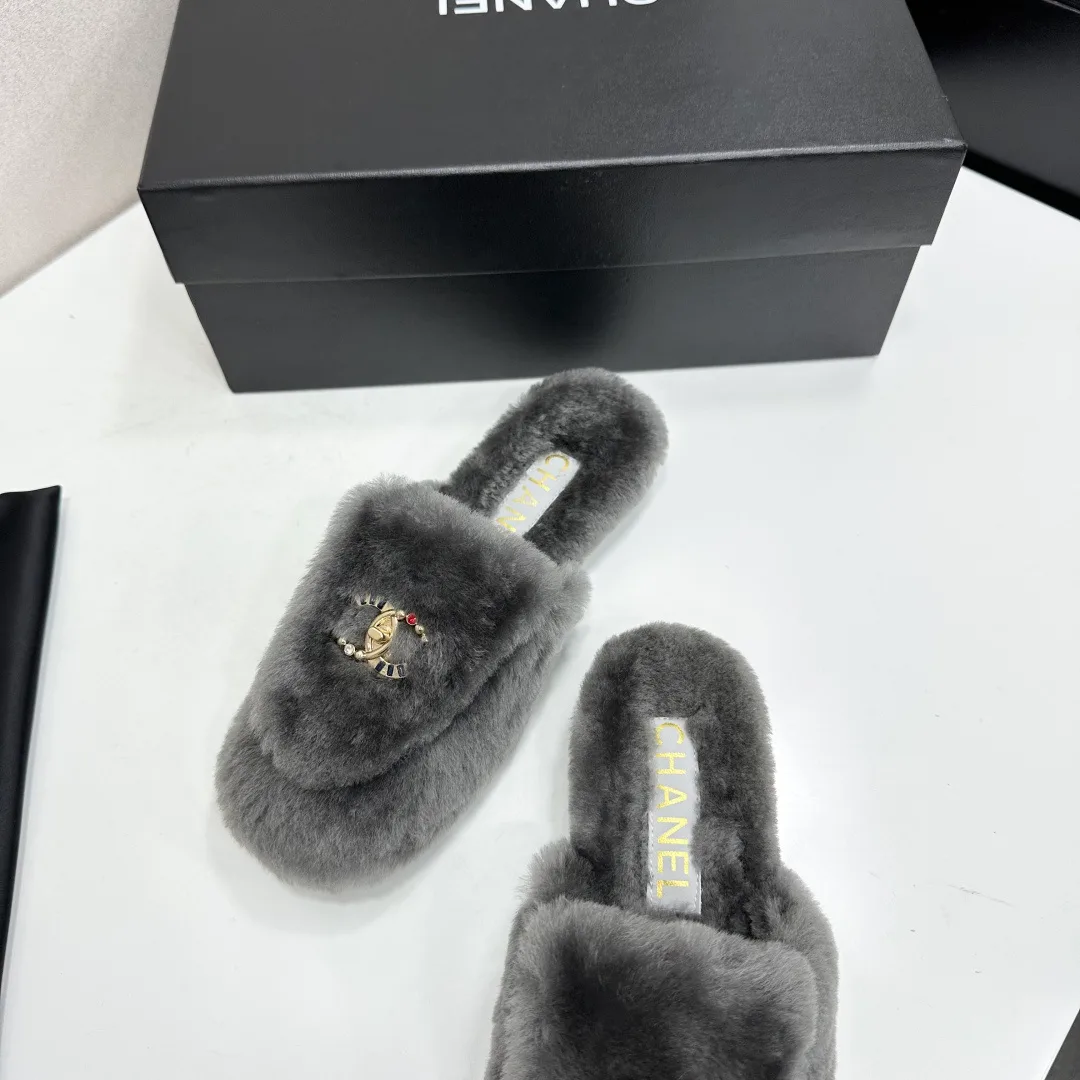 Women's Slippers CHANEL 18436109