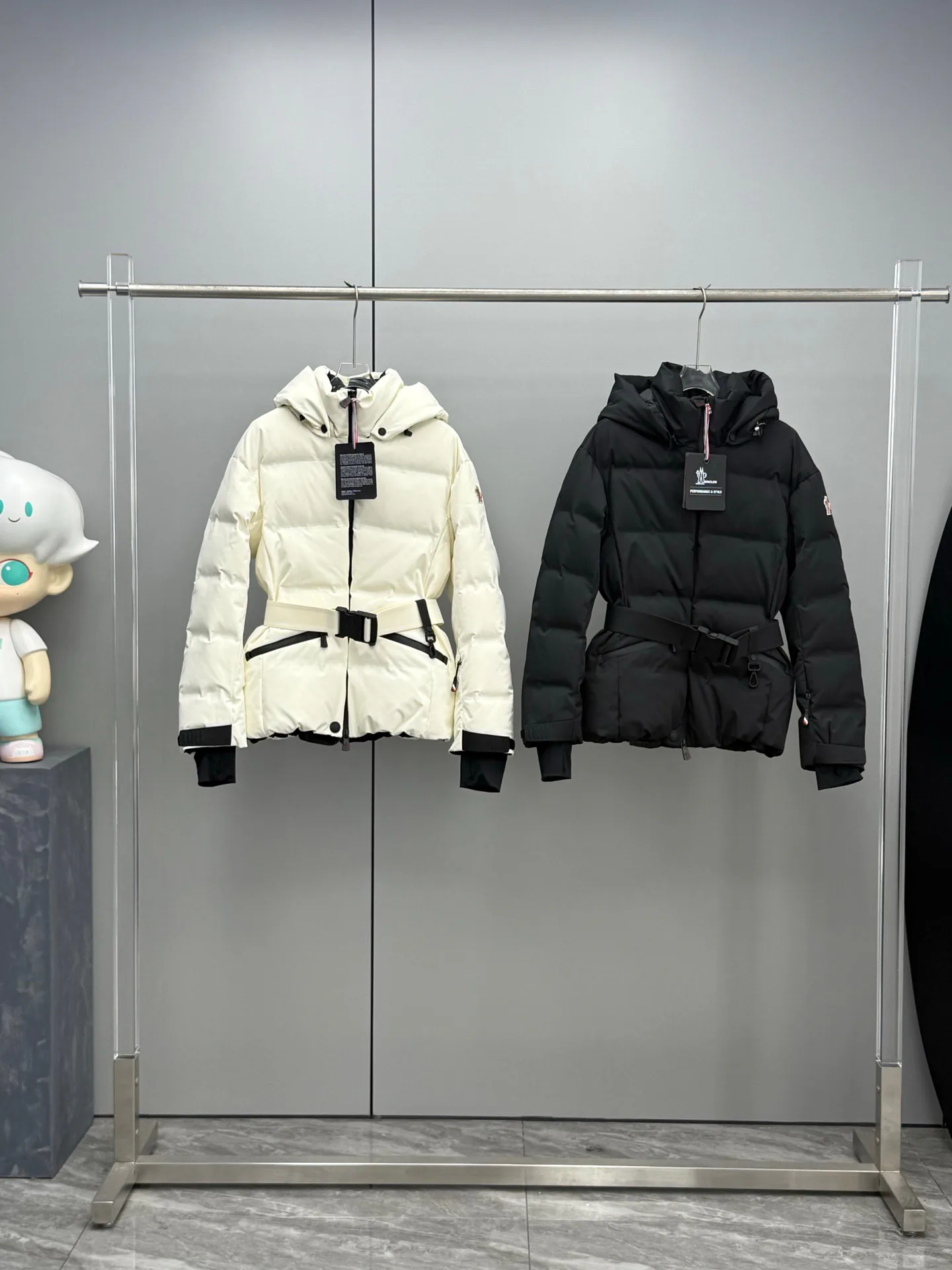 Women's Jackets And Down Jackets MONCLER 18391721