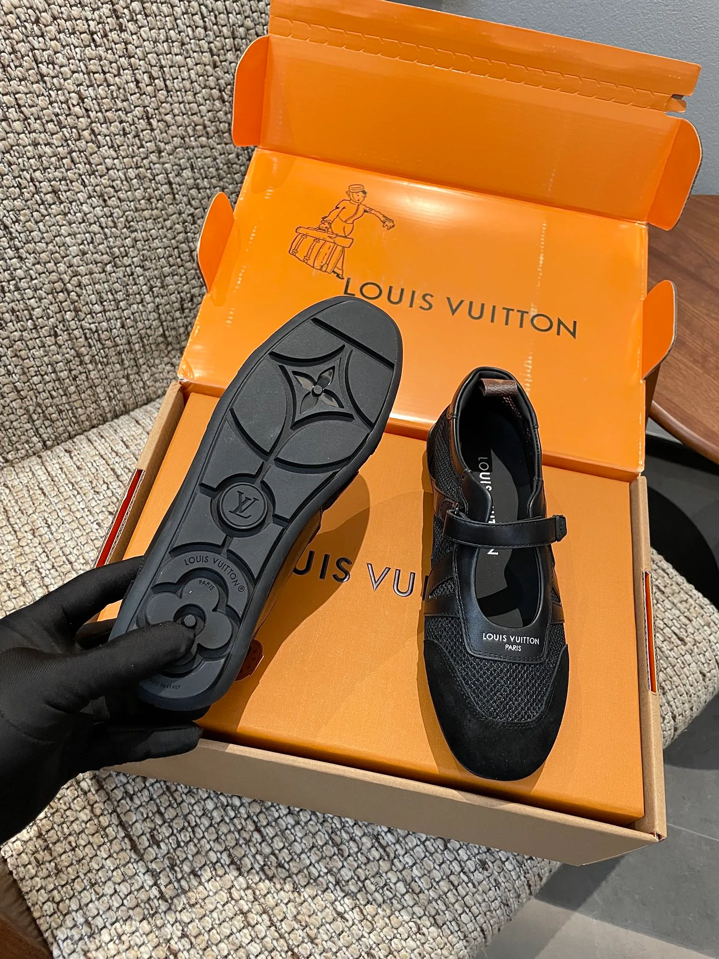 Women's Sneakers LOUIS VUITTON 18209167