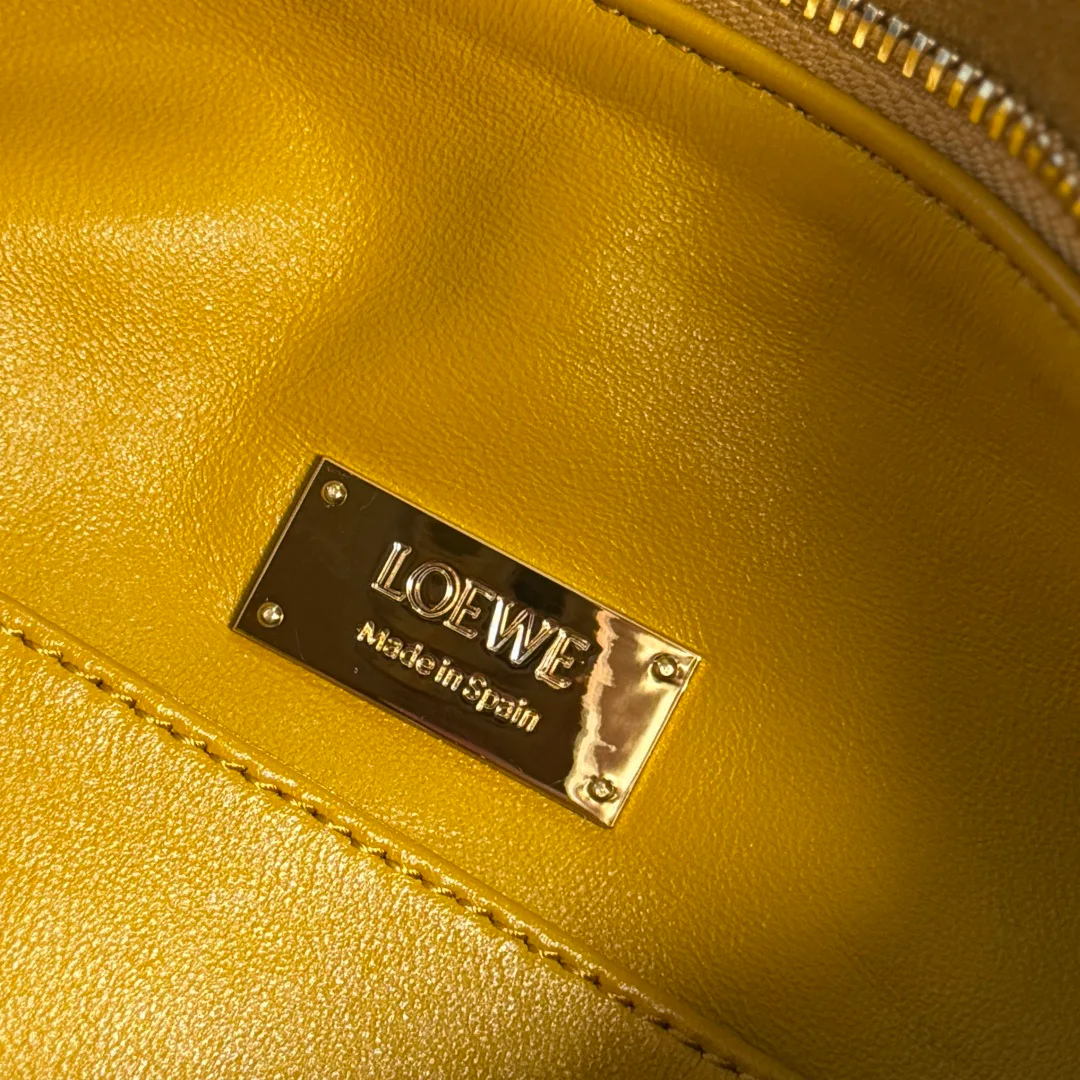 Women's Classic Handbags LOEWE 18530655