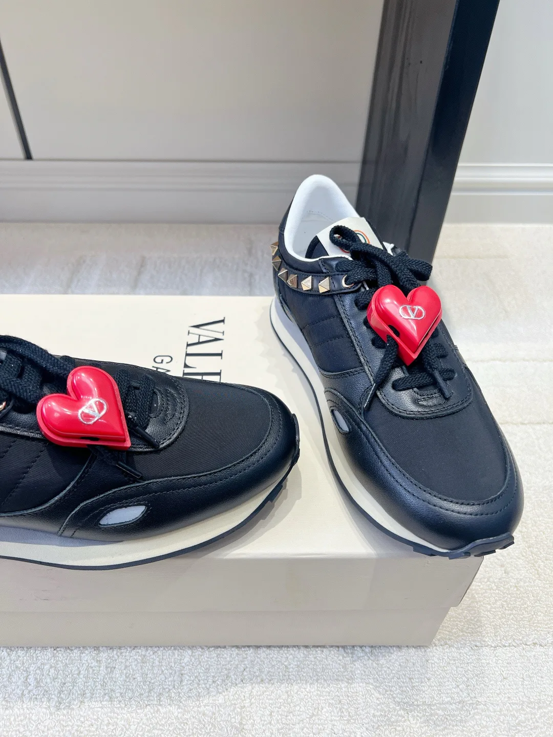 Women's Sneakers VALENTINO 18436569