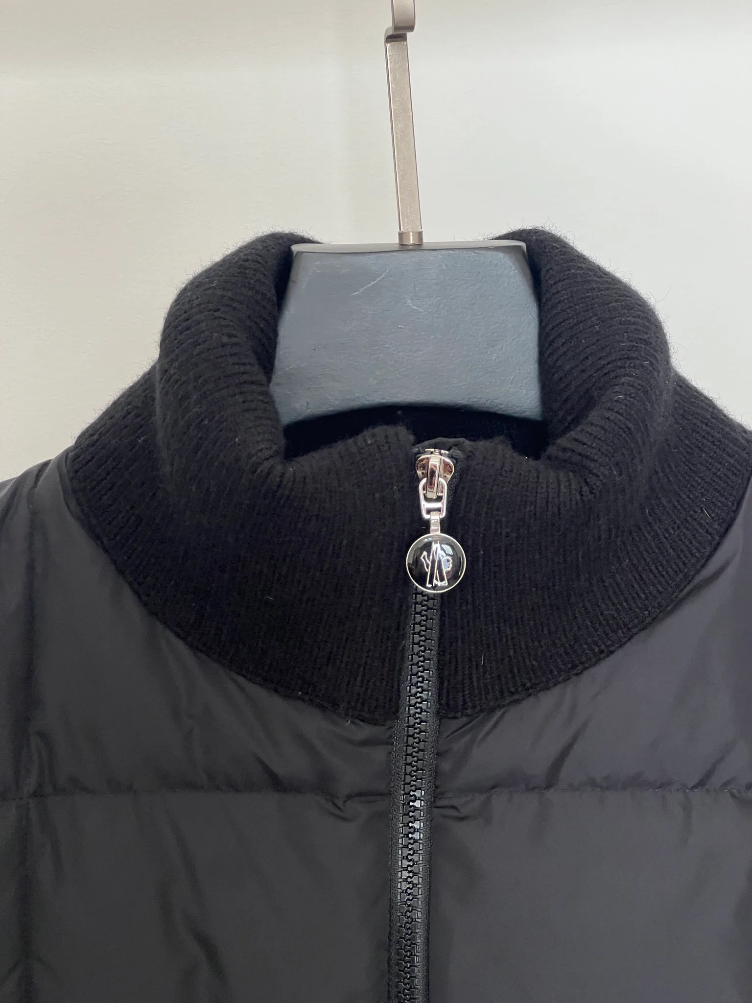 Women's Jackets And Down Jackets MONCLER 18416120