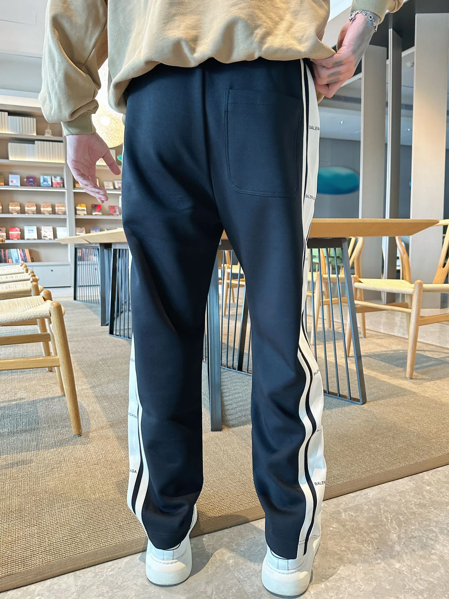 Men's Trousers BALENCIAGA 18345764
