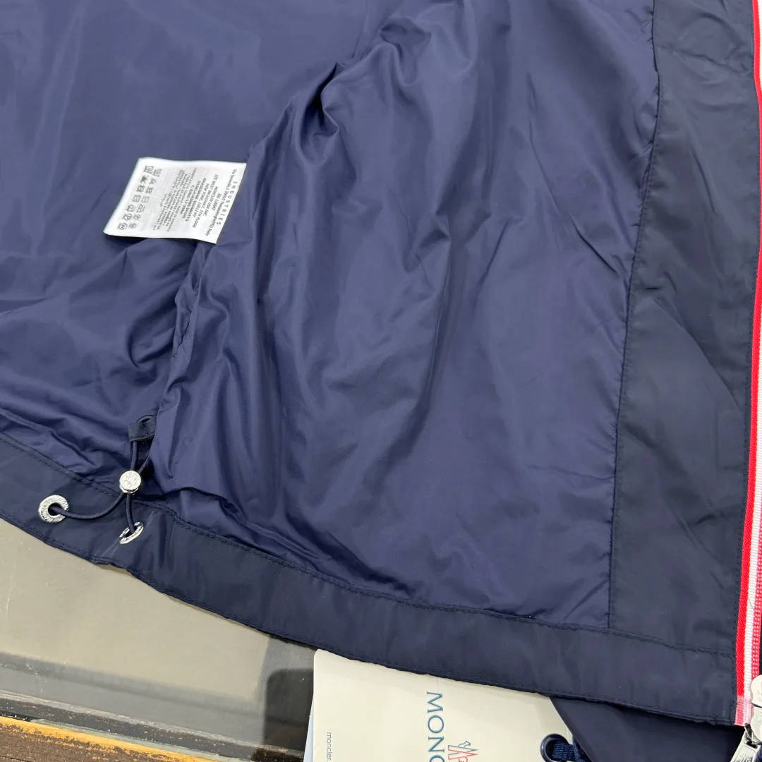 Women's Jackets And Down Jackets MONCLER 18002265
