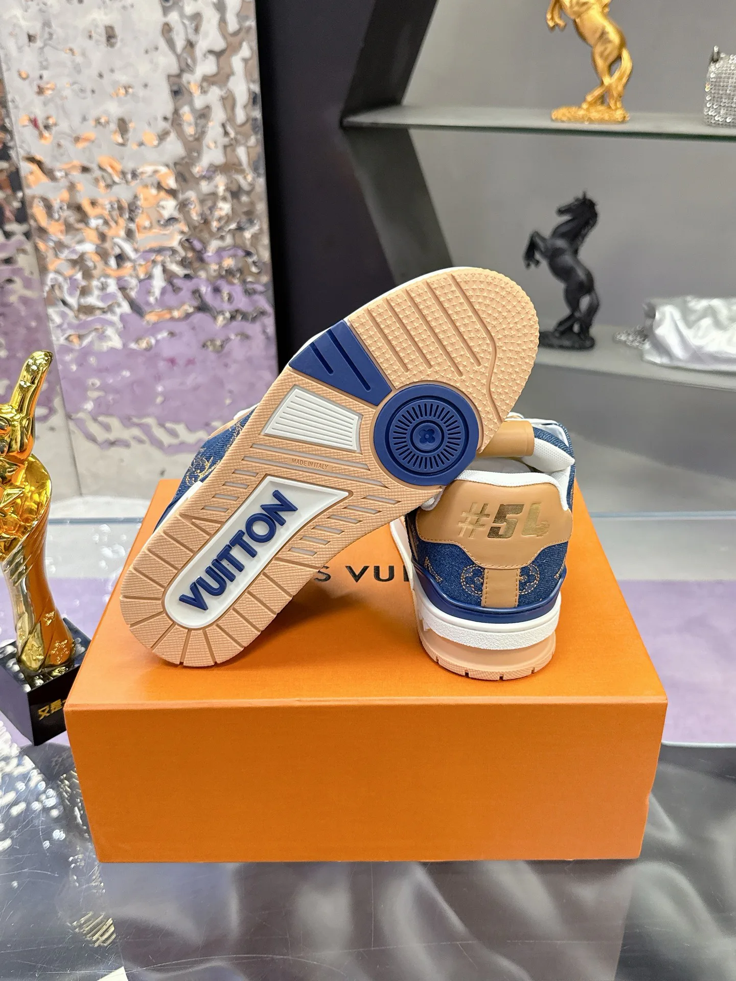 Women's Sneakers LOUIS VUITTON 17930918