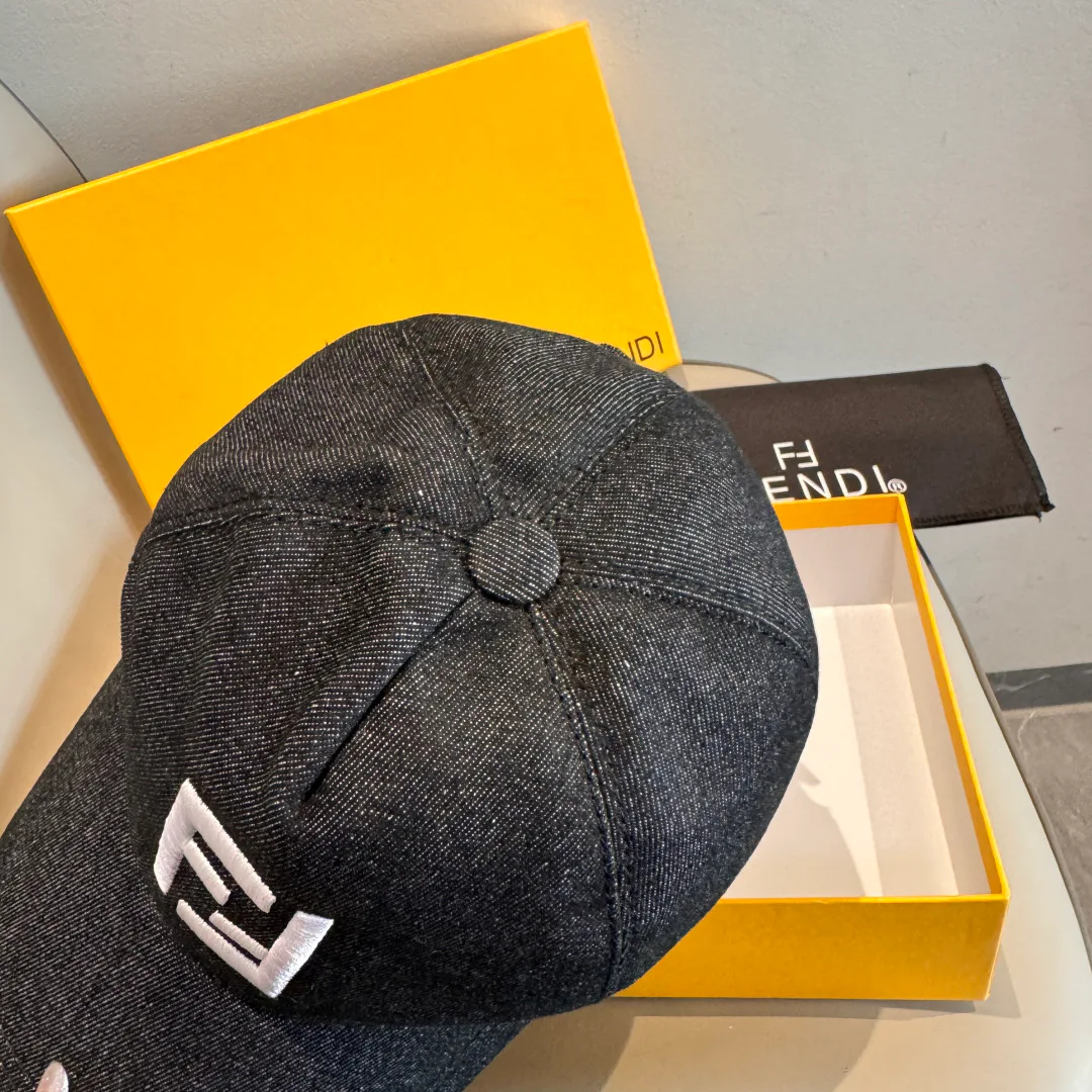 Hats FENDI 17515243