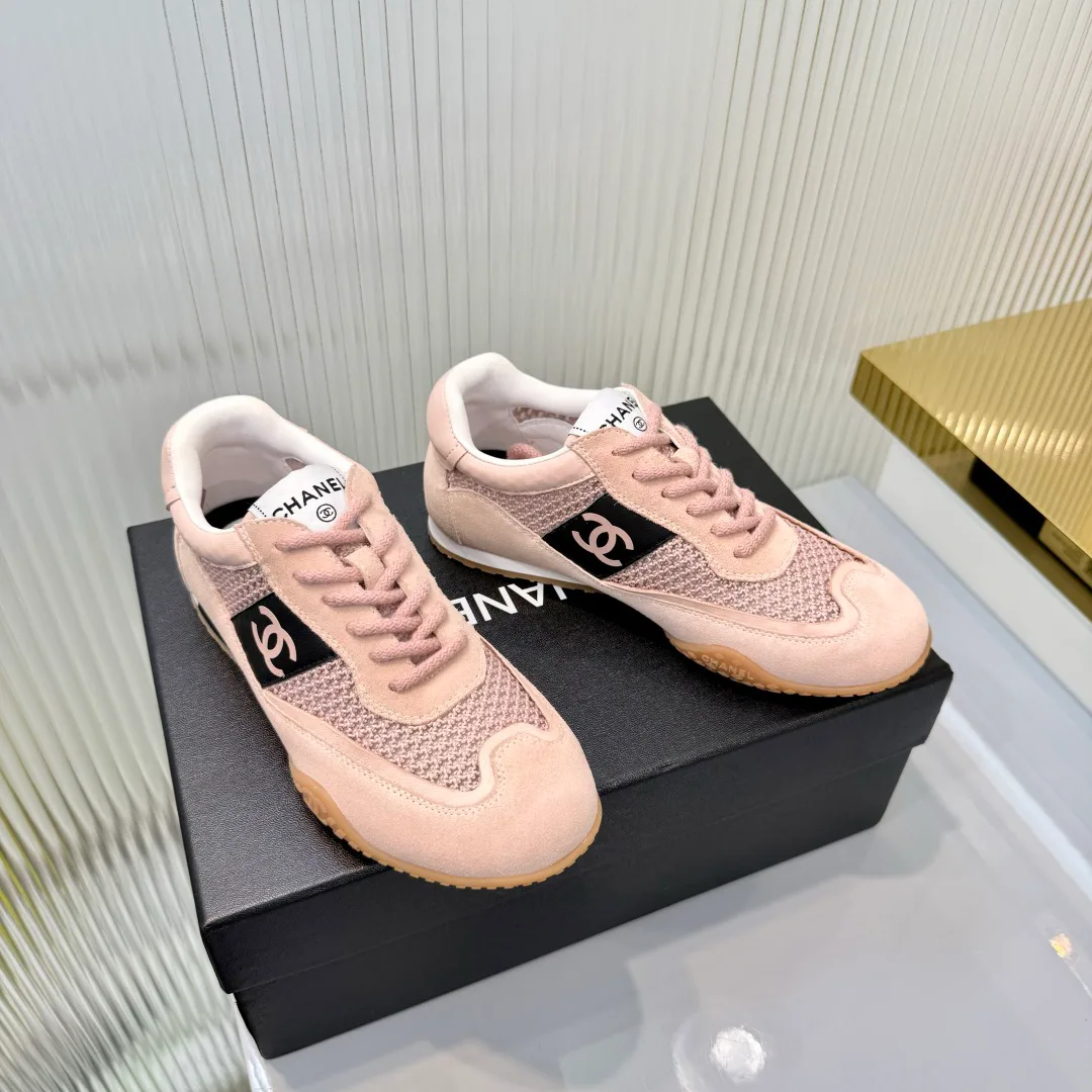 Women's Sneakers CHANEL 18366993