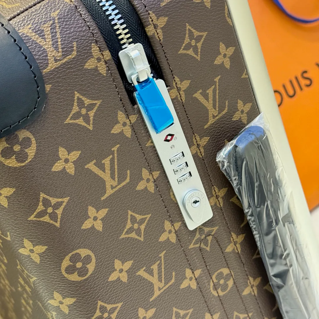 Suitcases LOUIS VUITTON 17675222