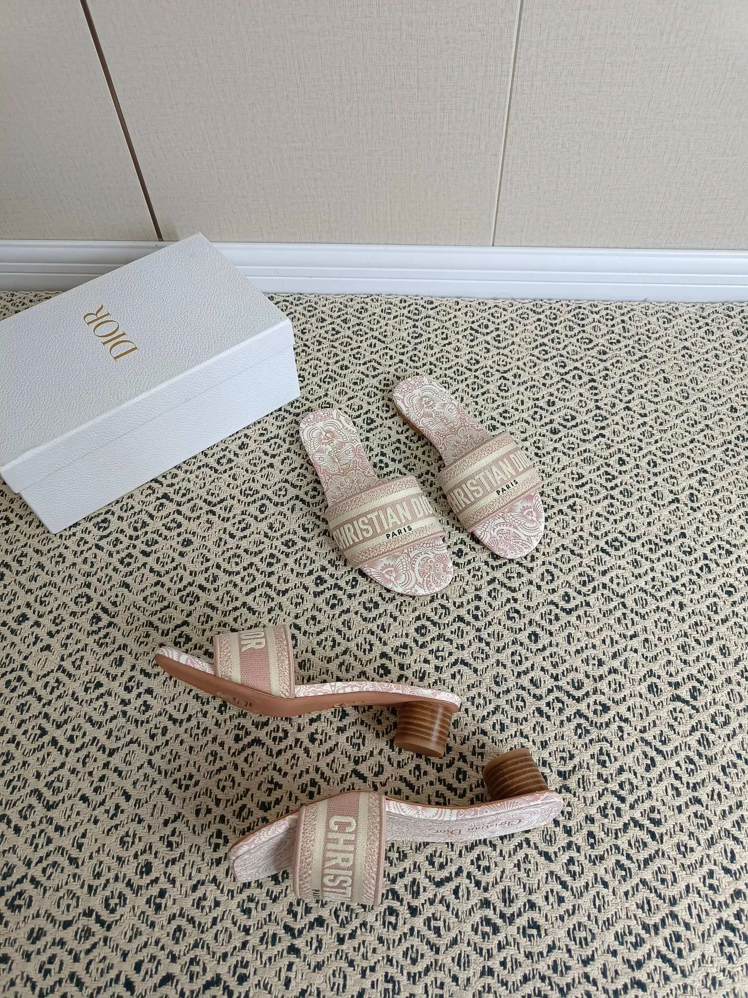 Women's Flip-Flops CHRISTIAN DIOR 17998139