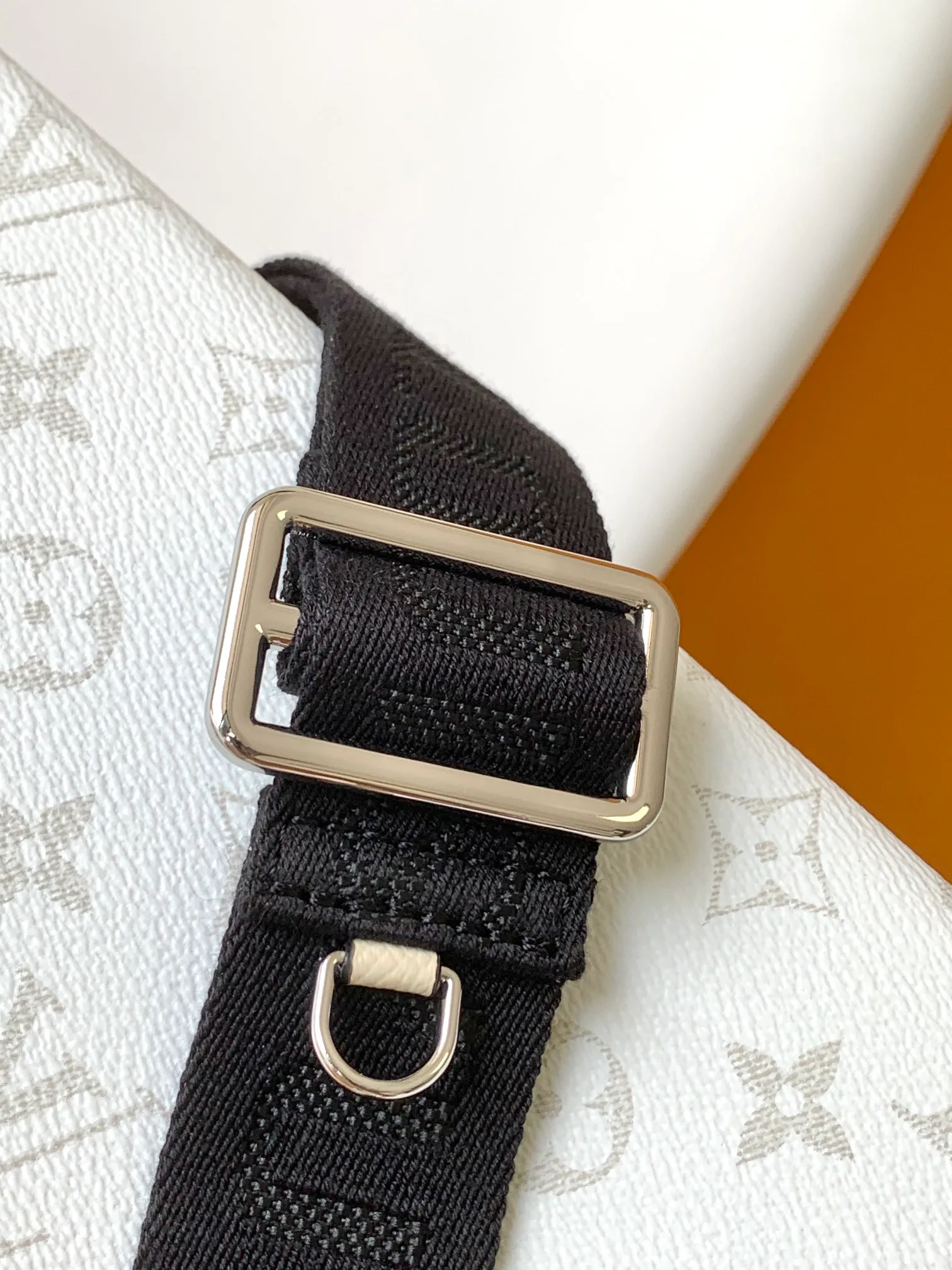 Women's Shoulder Bags LOUIS VUITTON 17904105