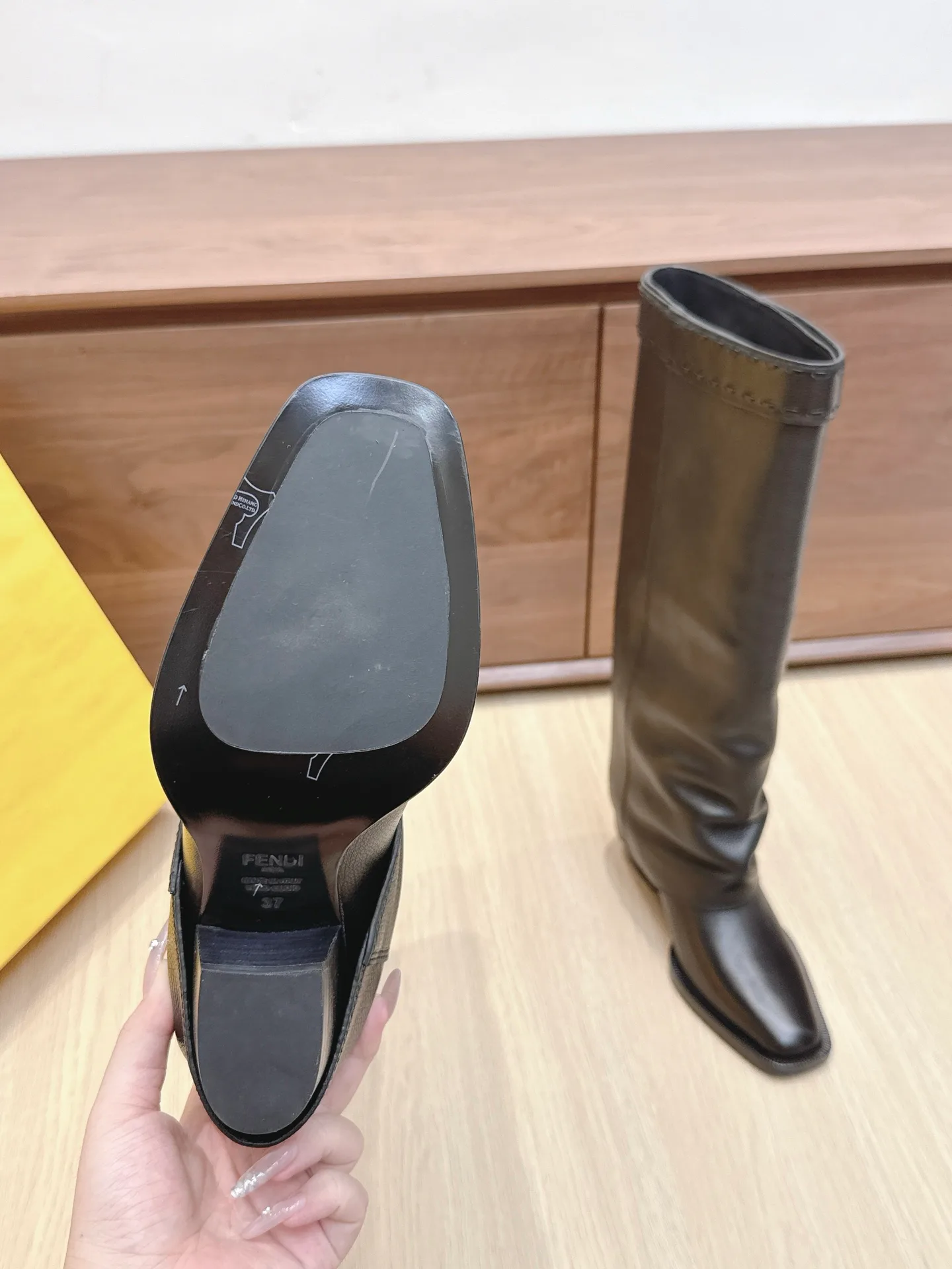 Women's Boots FENDI 18092434