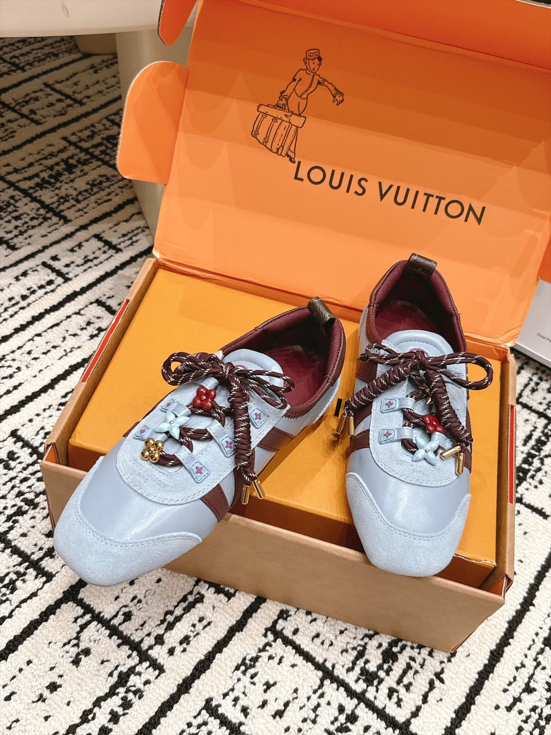 Women's Sneakers LOUIS VUITTON 17978321