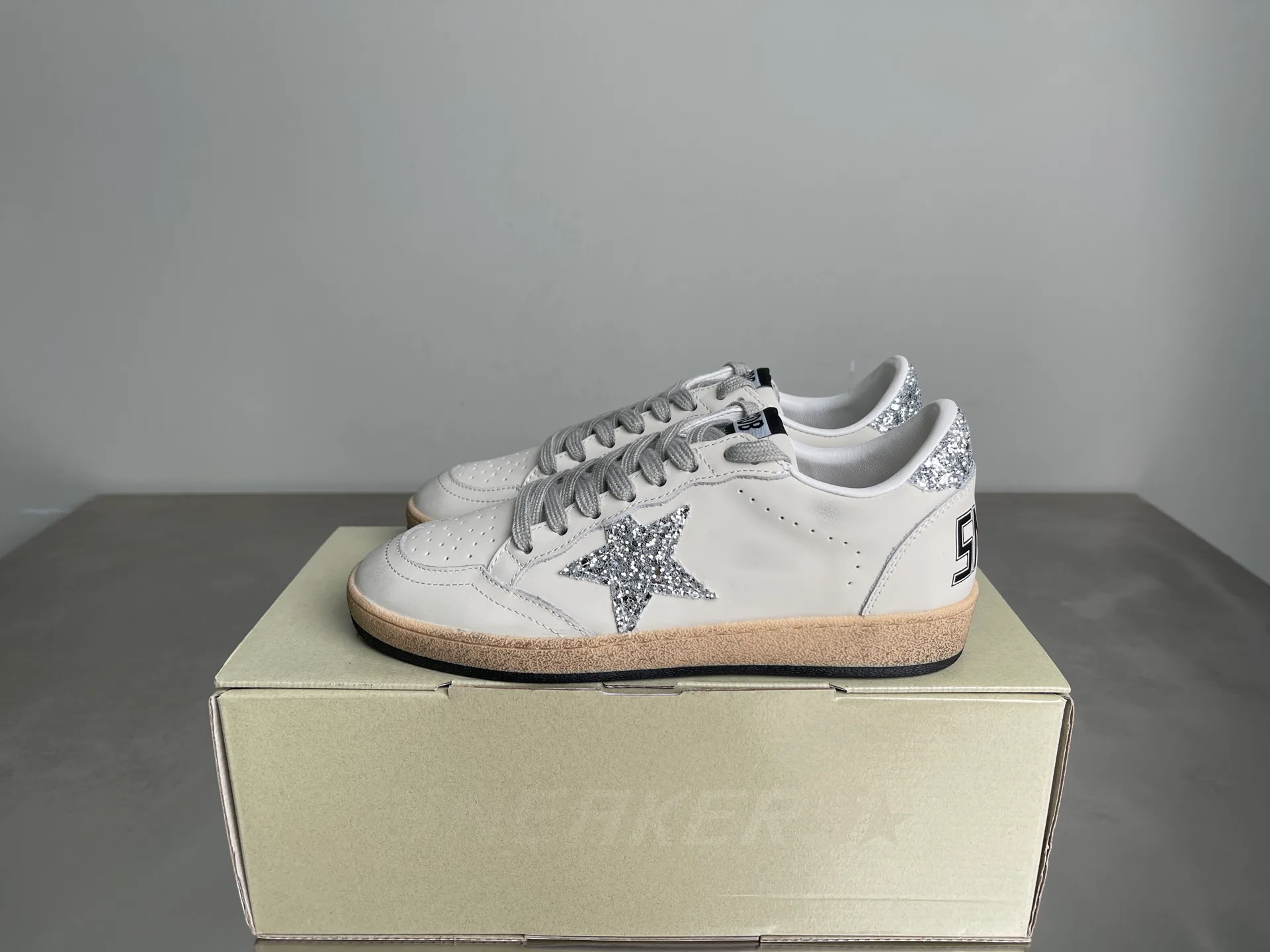 Women's Sneakers GOLDEN GOOSE 18039606