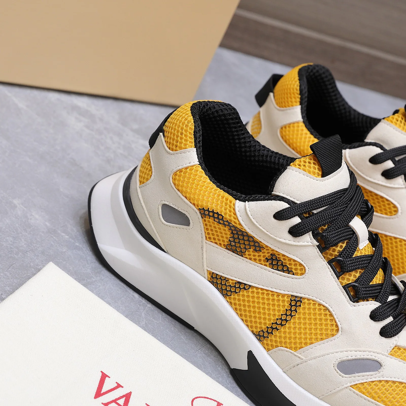 Men's Sneakers VALENTINO 17604594