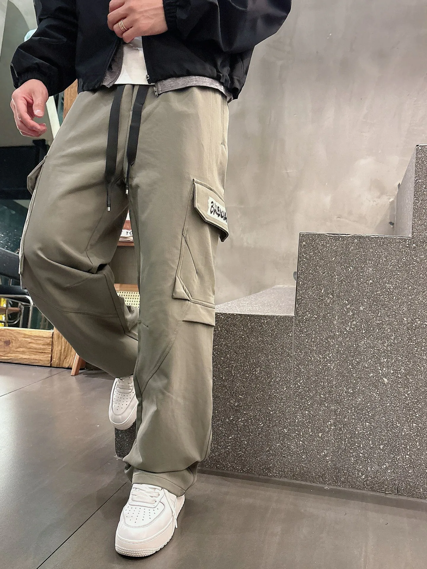 Men's Trousers BALENCIAGA 18340446
