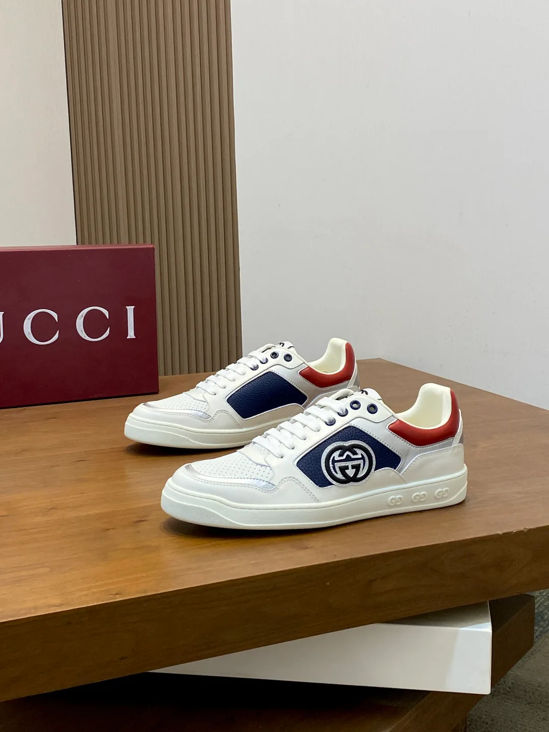 Men's Sneakers GUCCI 18039631