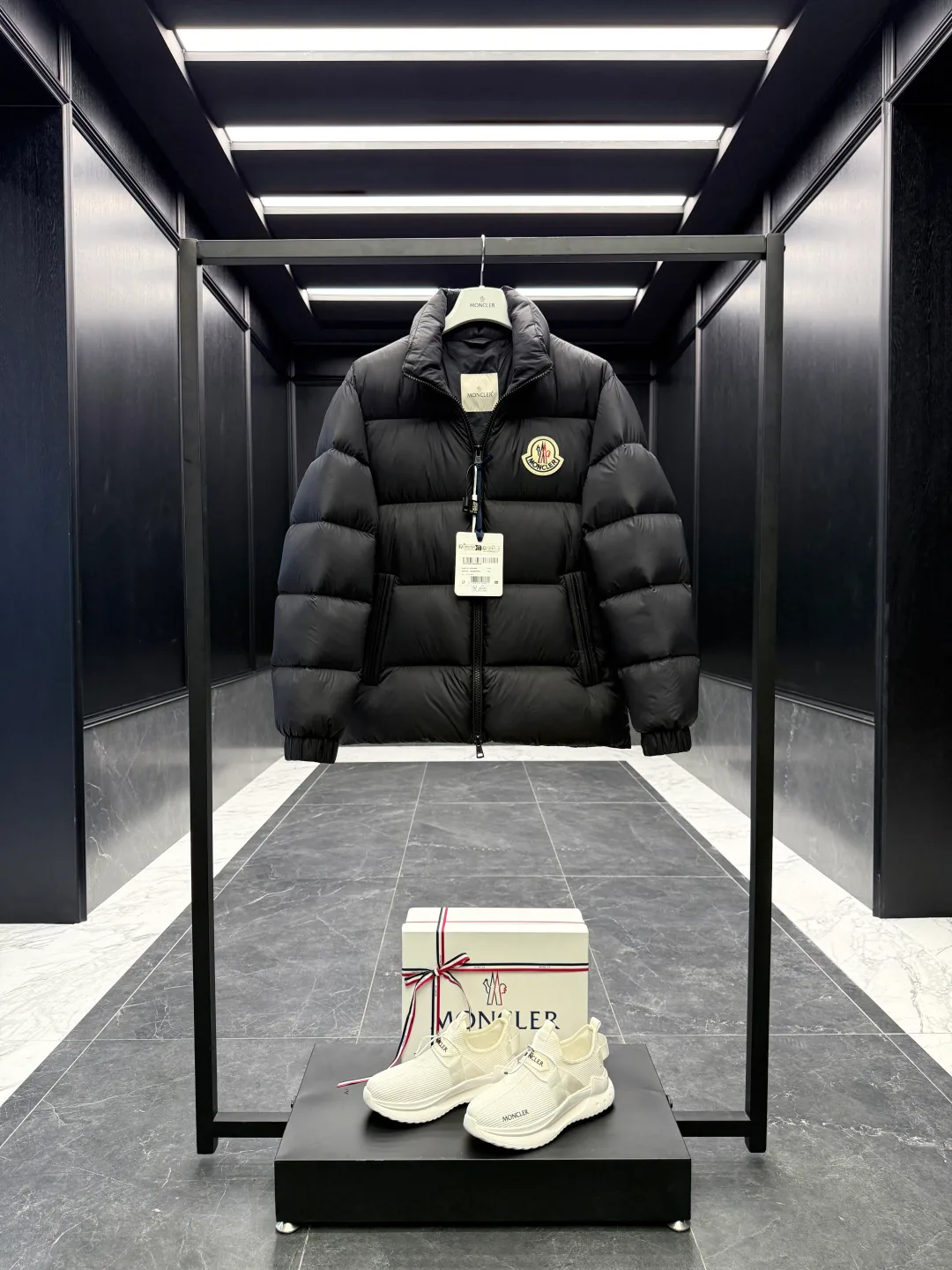 Men's Jackets And Down Jackets MONCLER 17918146