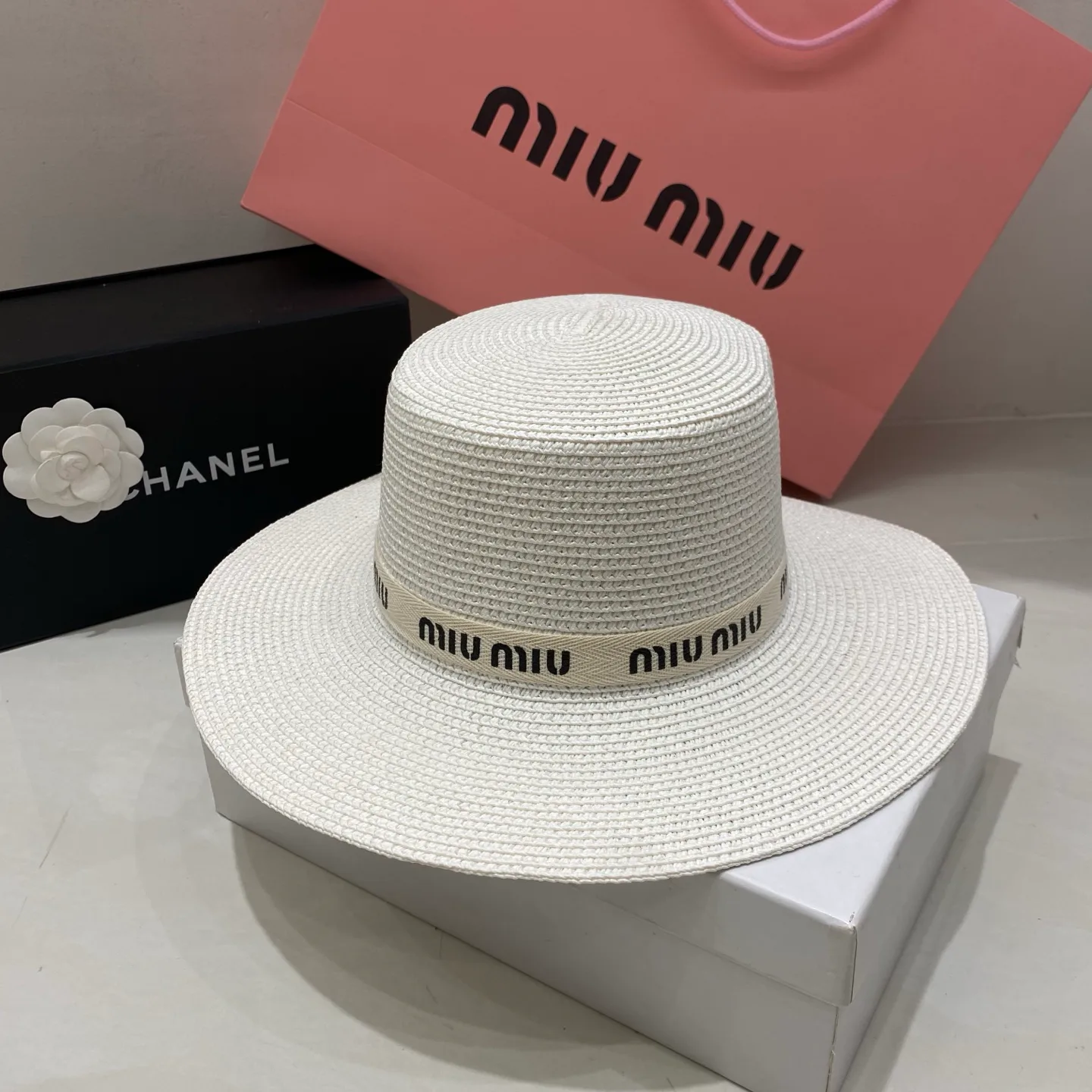 Hats MIU MIU 17498298