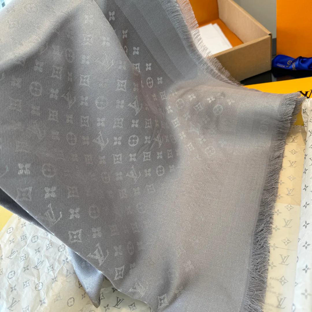 Scarves LOUIS VUITTON 17827482