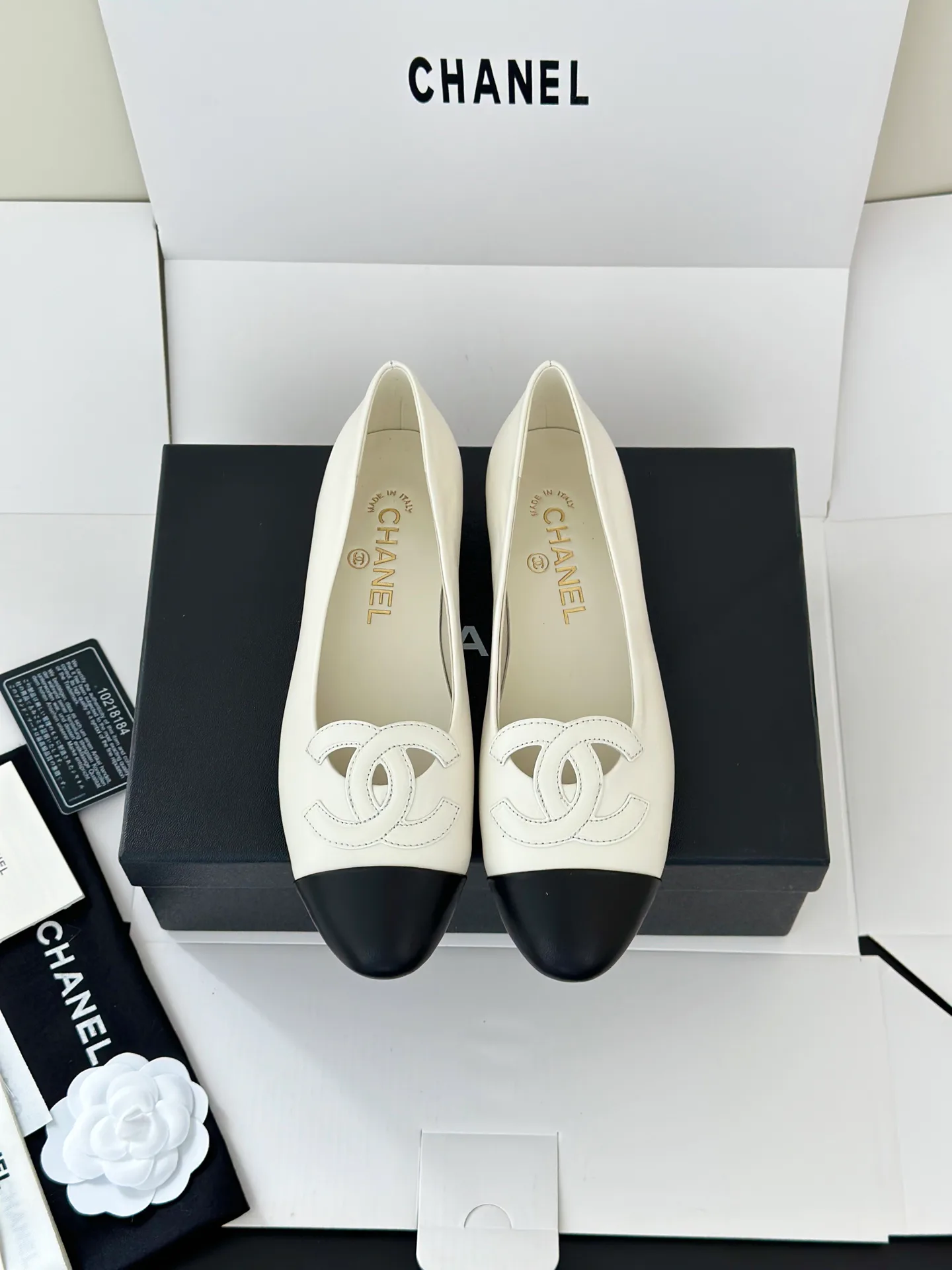 Women's Ballet Flats CHANEL 18143031