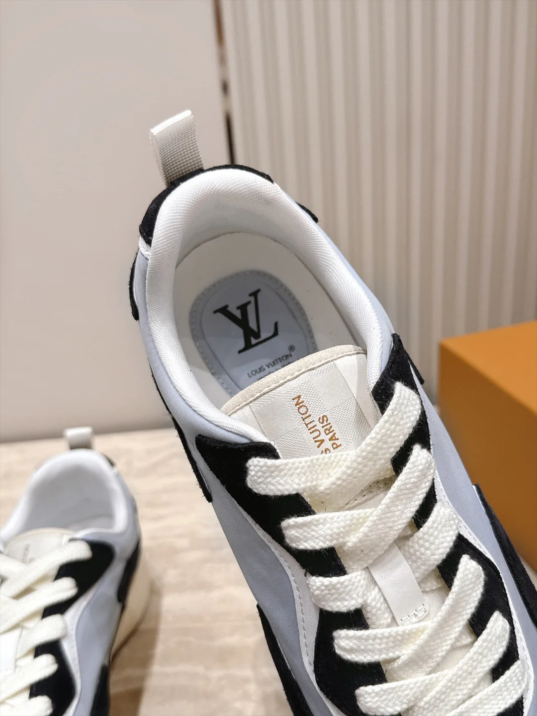 Men's Sneakers LOUIS VUITTON 17946645