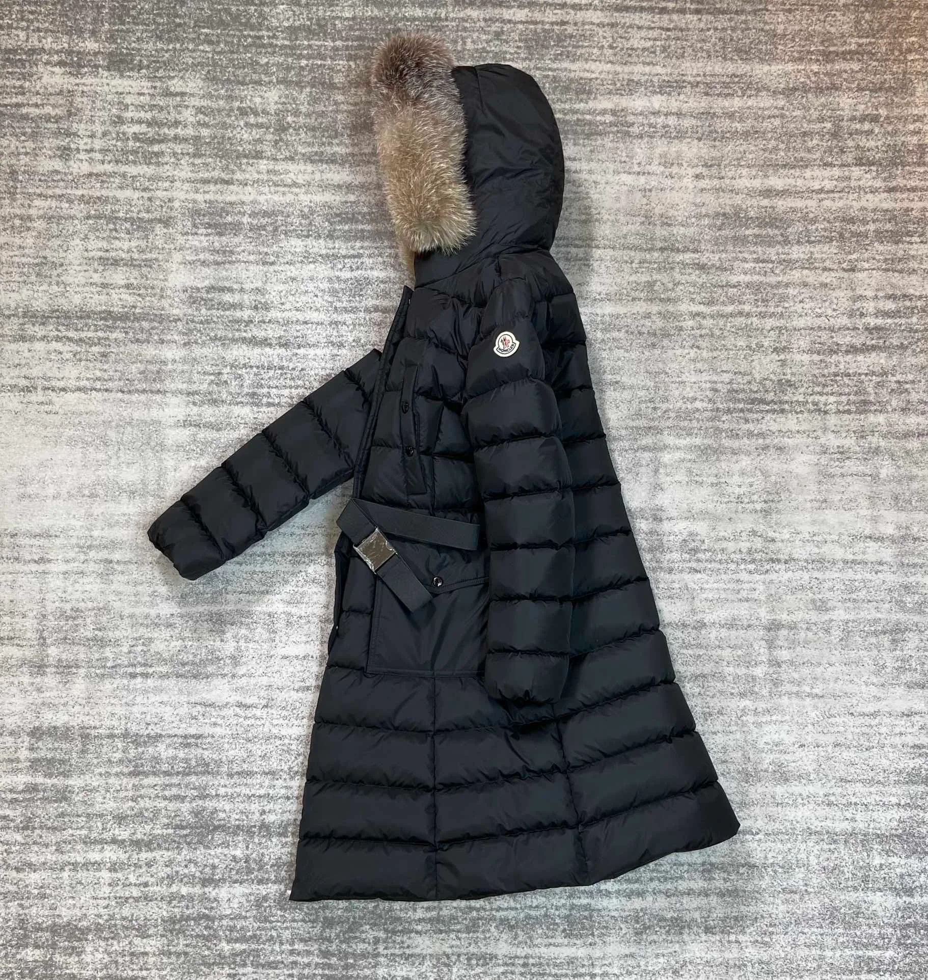 Women's Jackets And Down Jackets MONCLER 18205317