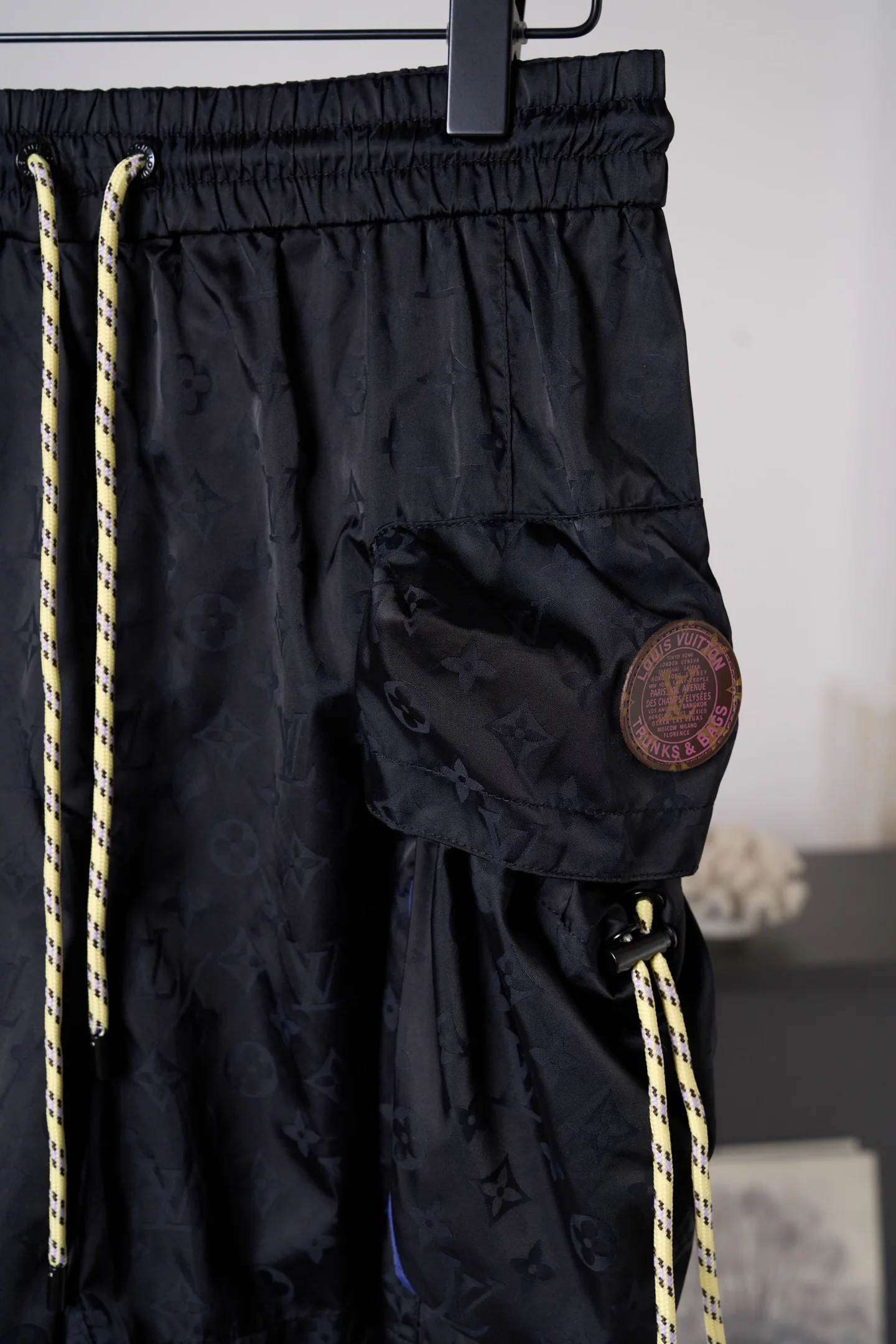 Men's Shorts LOUIS VUITTON 18179054