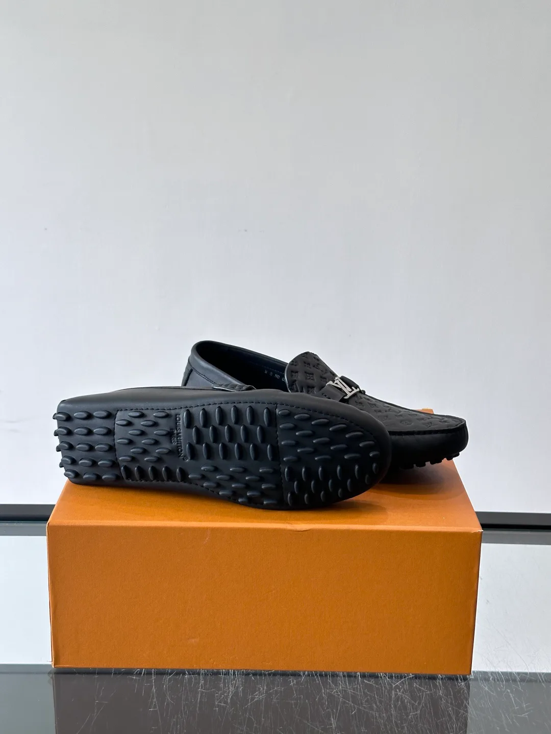 Men's Loafers And Dress Shoes LOUIS VUITTON 17646141