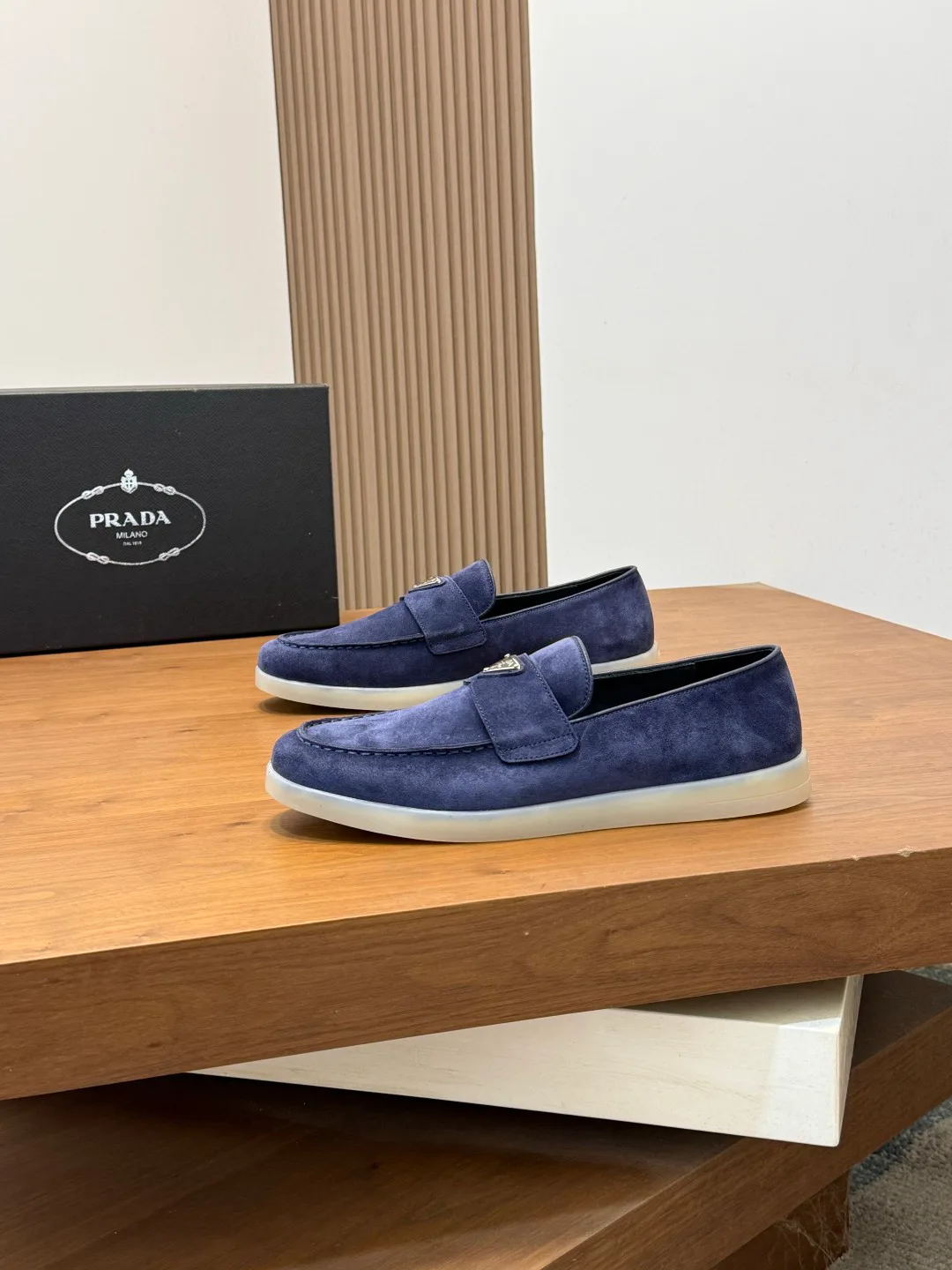Men's Loafers And Dress Shoes PRADA 18100291