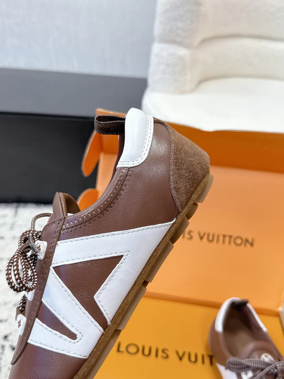 Women's Sneakers LOUIS VUITTON 18409662