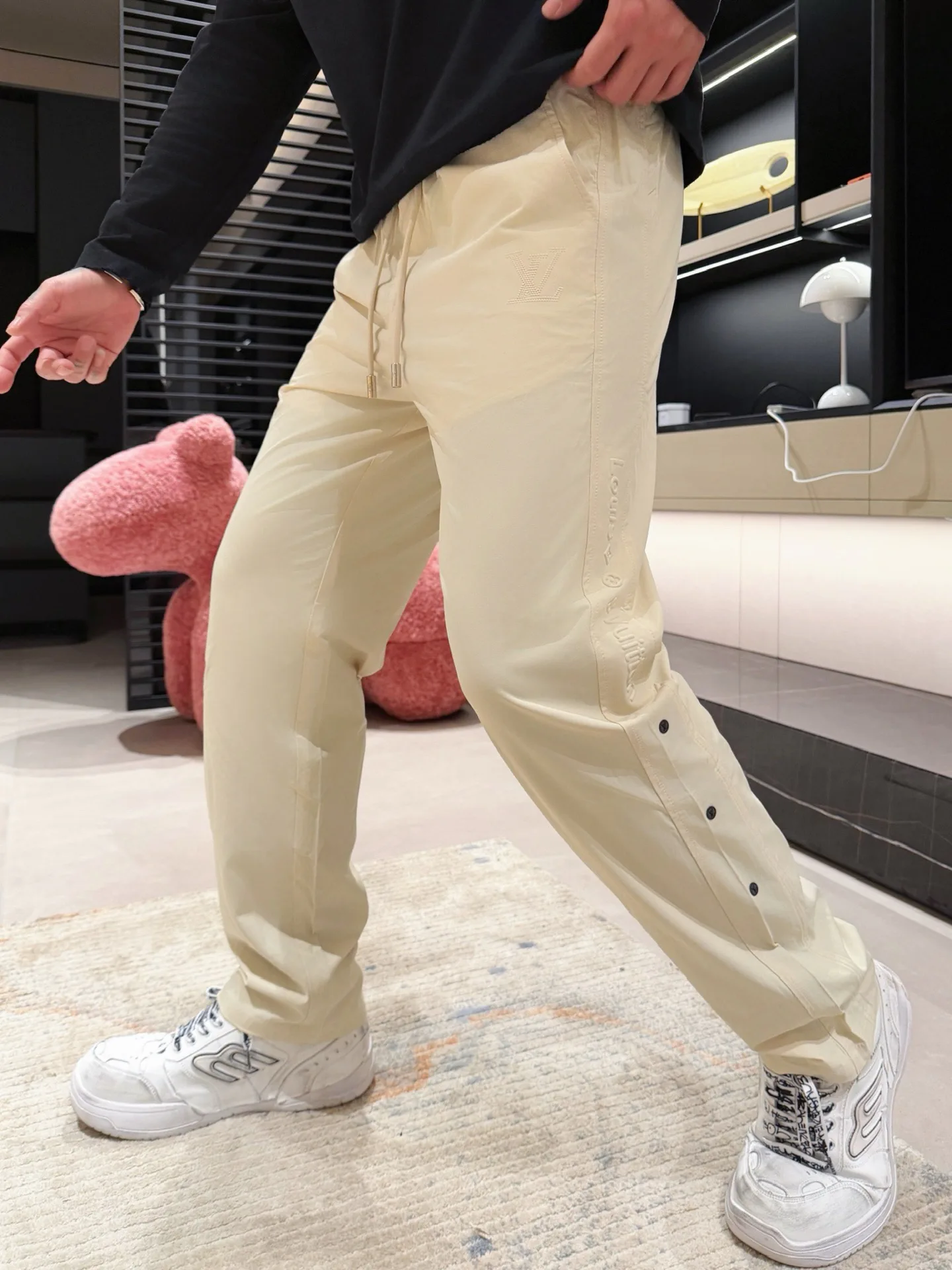 Men's Trousers LOUIS VUITTON 18499735