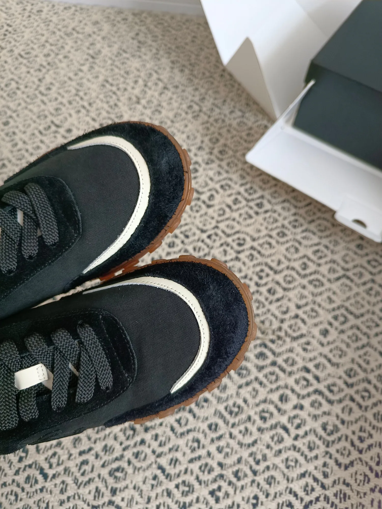 Women's Sneakers CHANEL 18475408