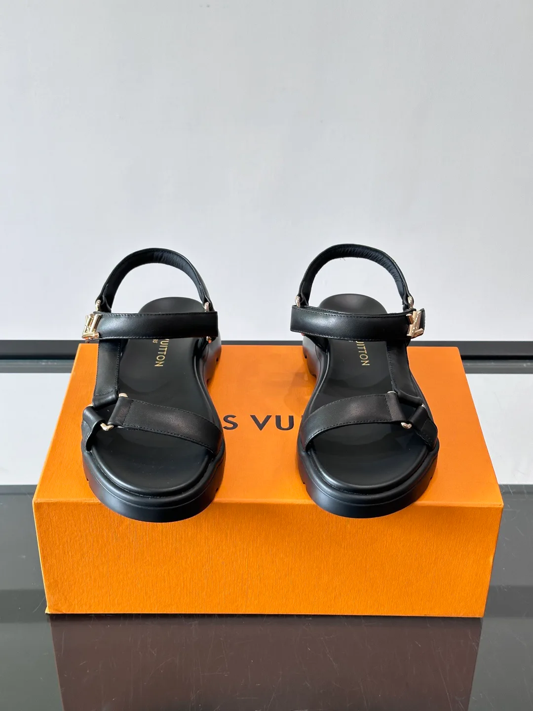 Women's Sandals LOUIS VUITTON 17593007