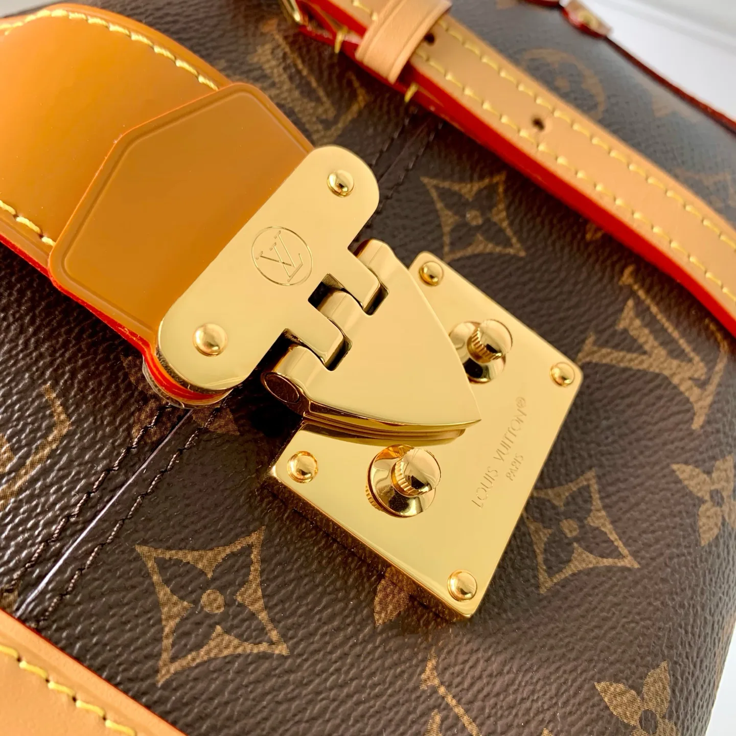 Women's Classic Handbags LOUIS VUITTON 18147462