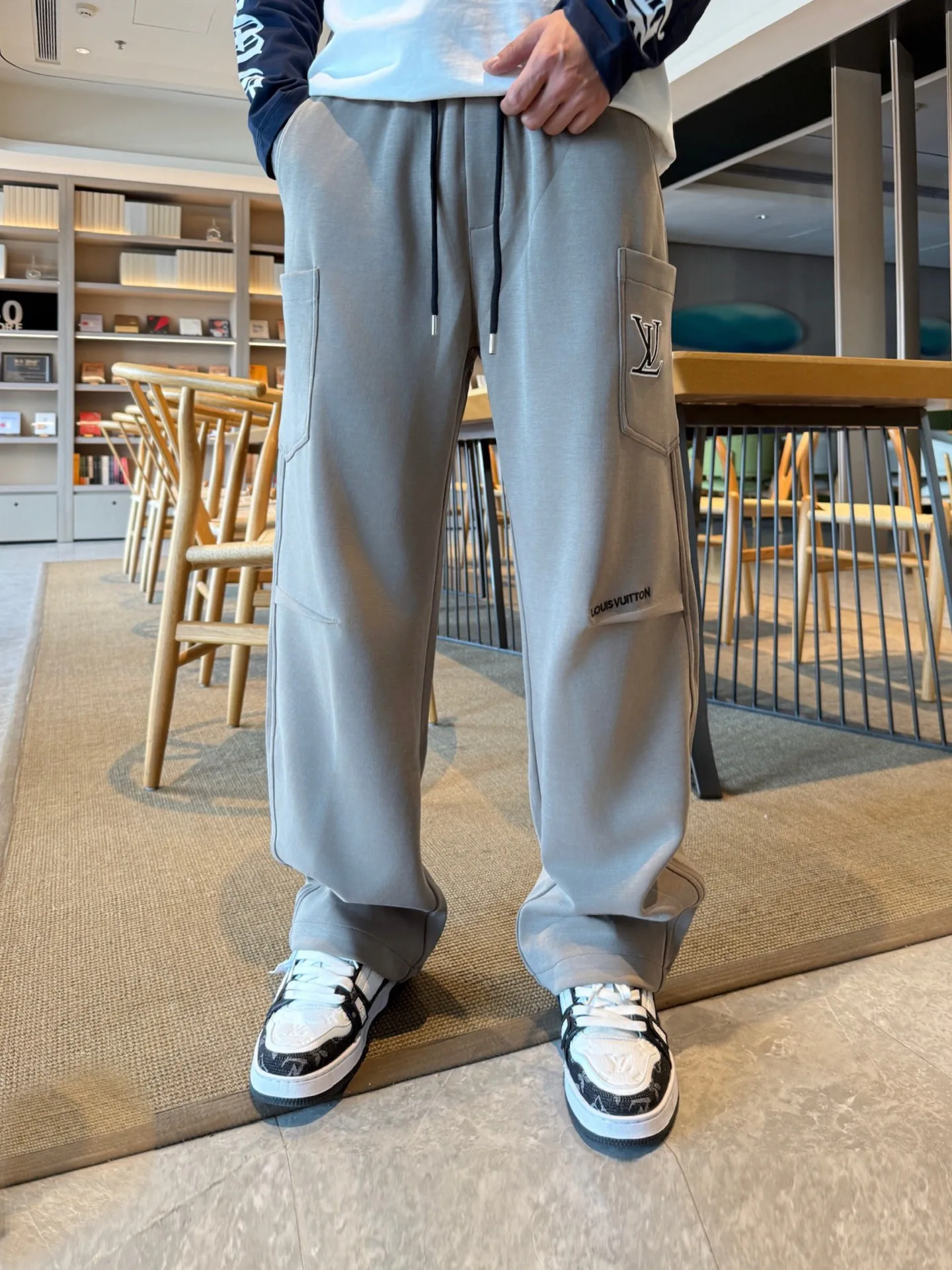 Men's Trousers LOUIS VUITTON 18345821