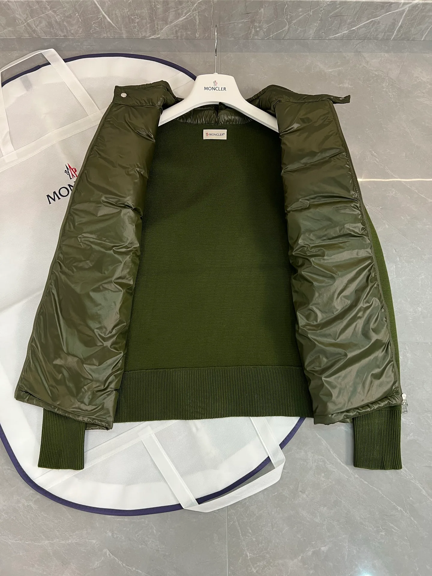 Куртки И Пуховики Мужские Moncler 18599827
