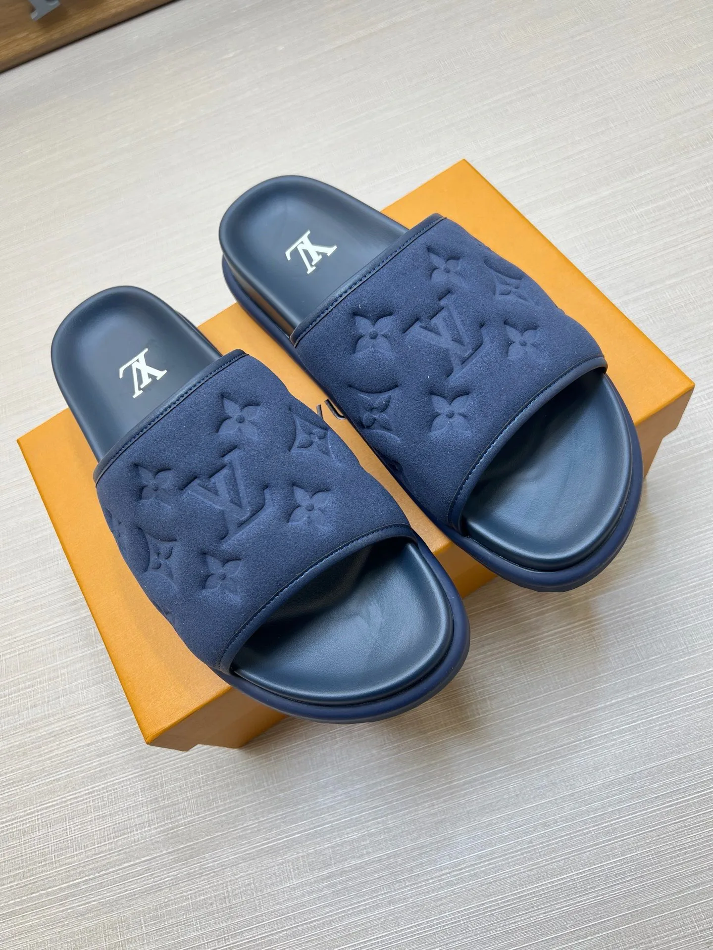 Women's Flip-Flops LOUIS VUITTON 18011812