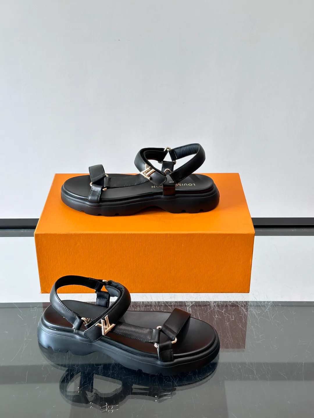 Women's Sandals LOUIS VUITTON 17593007