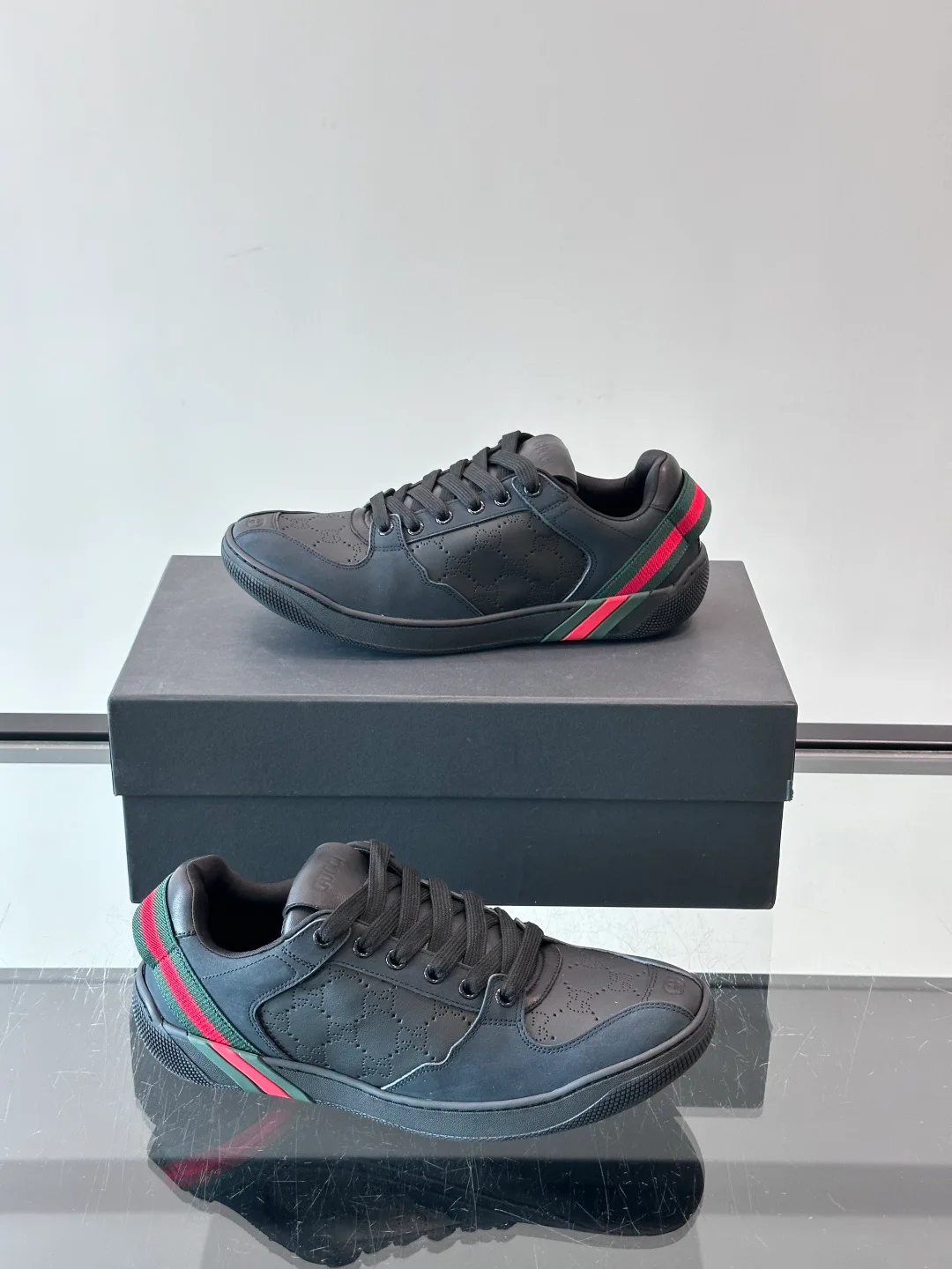 Women's Sneakers GUCCI 18449398