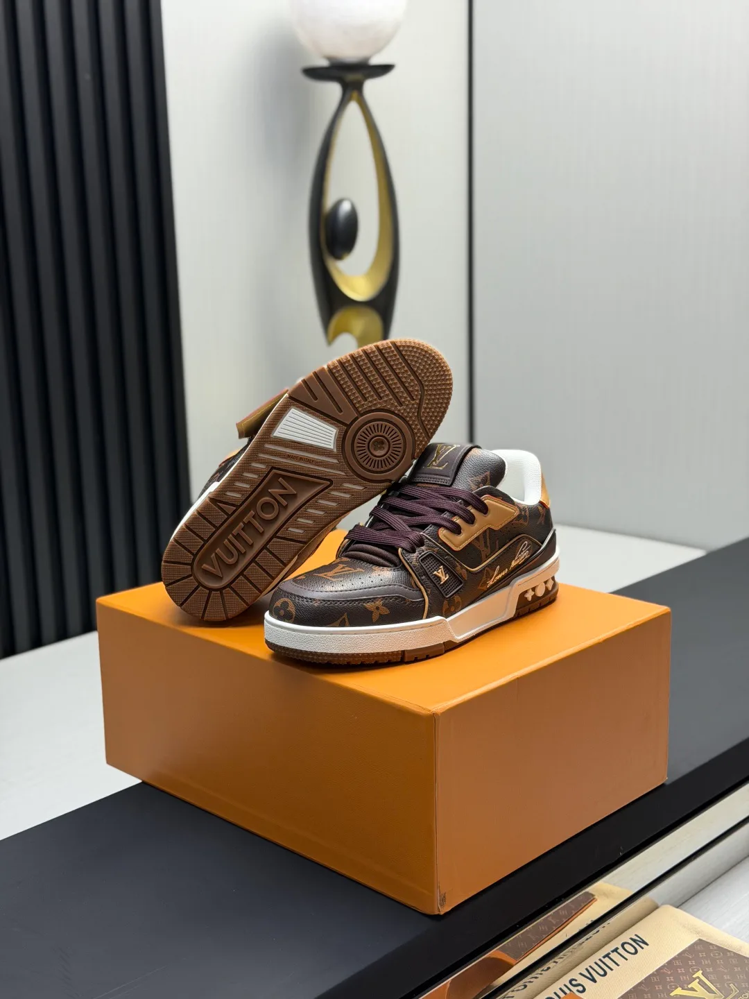 Women's Sneakers LOUIS VUITTON 18011586