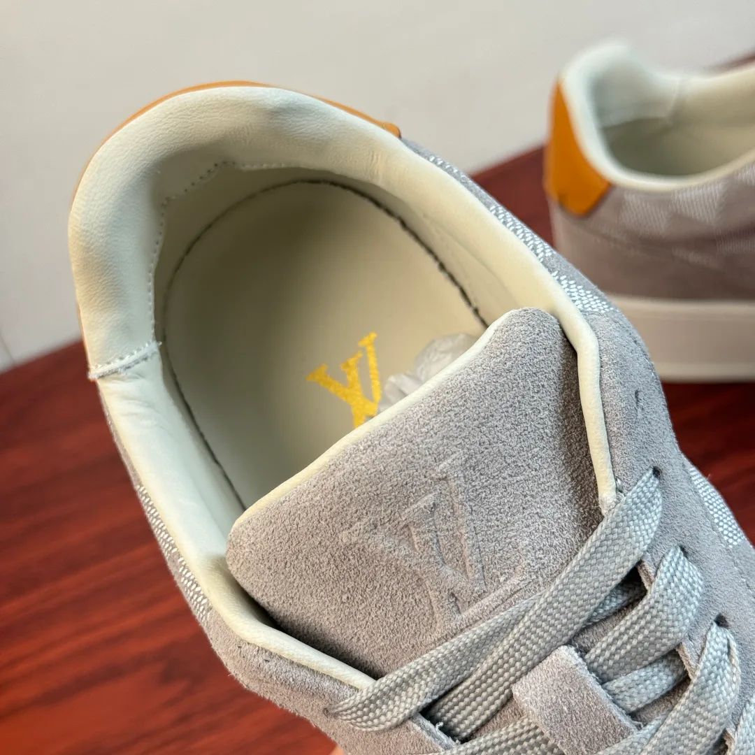 Men's Sneakers LOUIS VUITTON 18243542