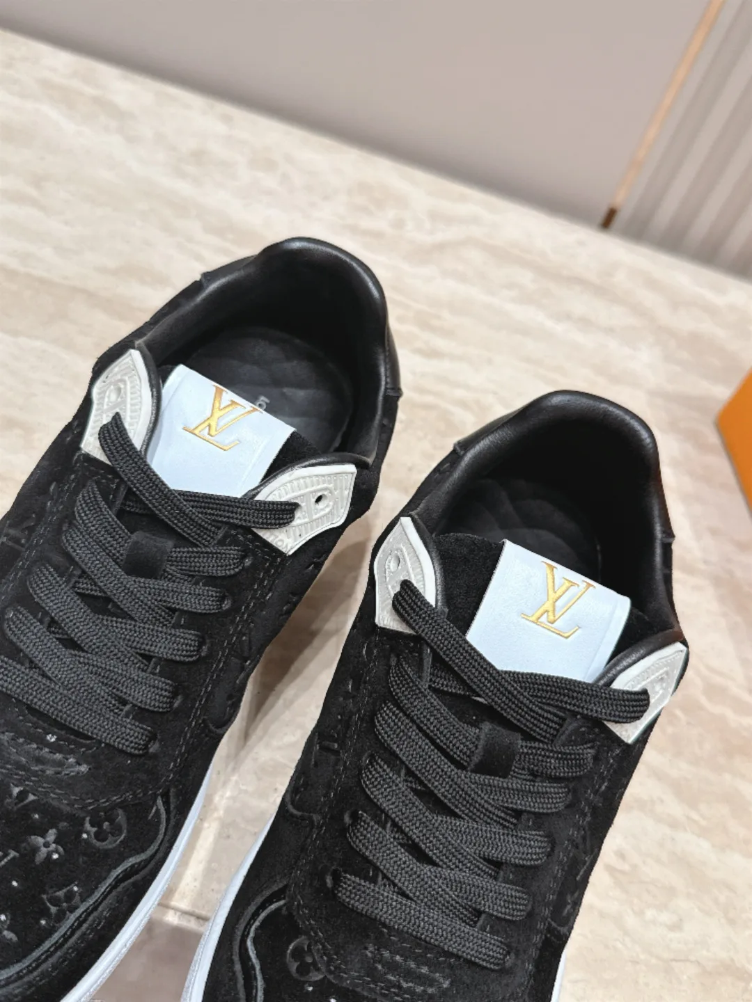 Women's Sneakers LOUIS VUITTON 18492485