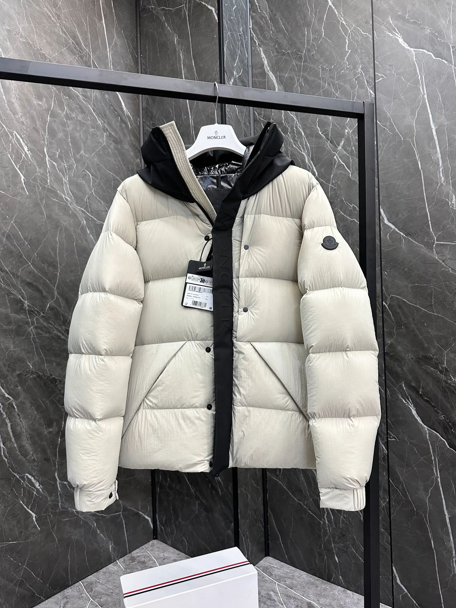 Куртки И Пуховики Мужские Moncler 18606725